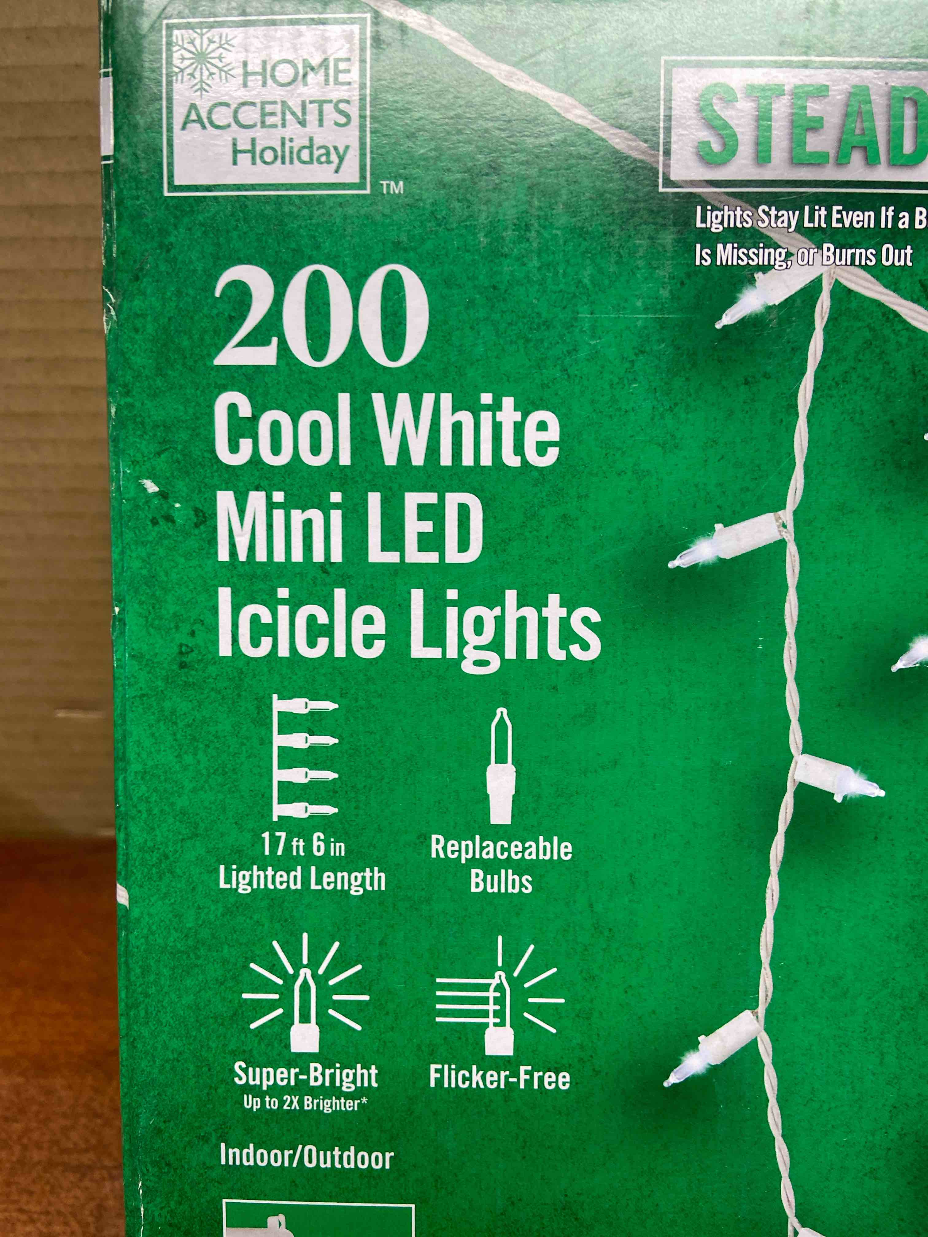 Condition photo showing New/Like New for 200 count cool white steady lit mini led icicle lights
