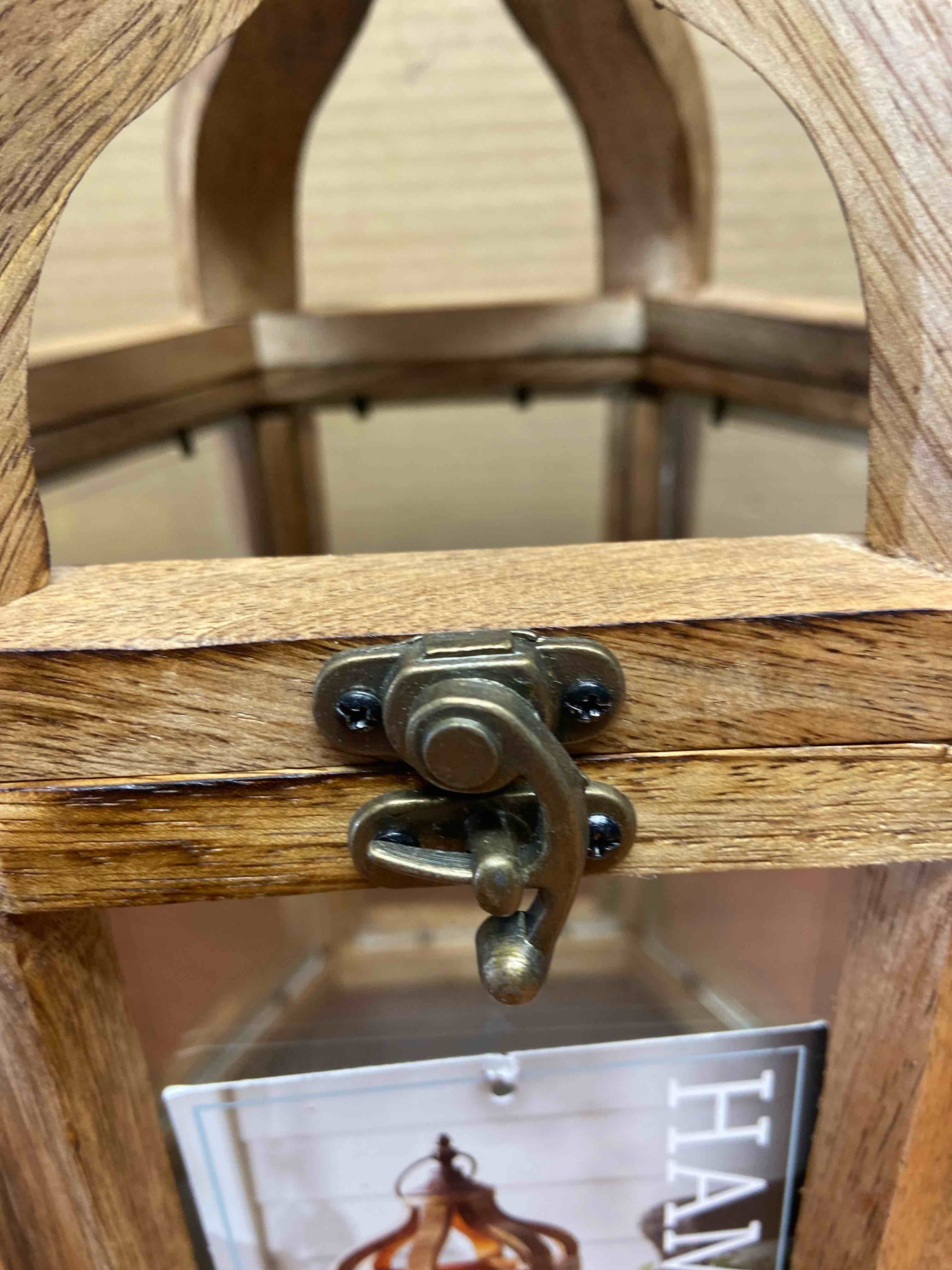 Condition photo showing New/Like New for brown small wood lantern with metal top