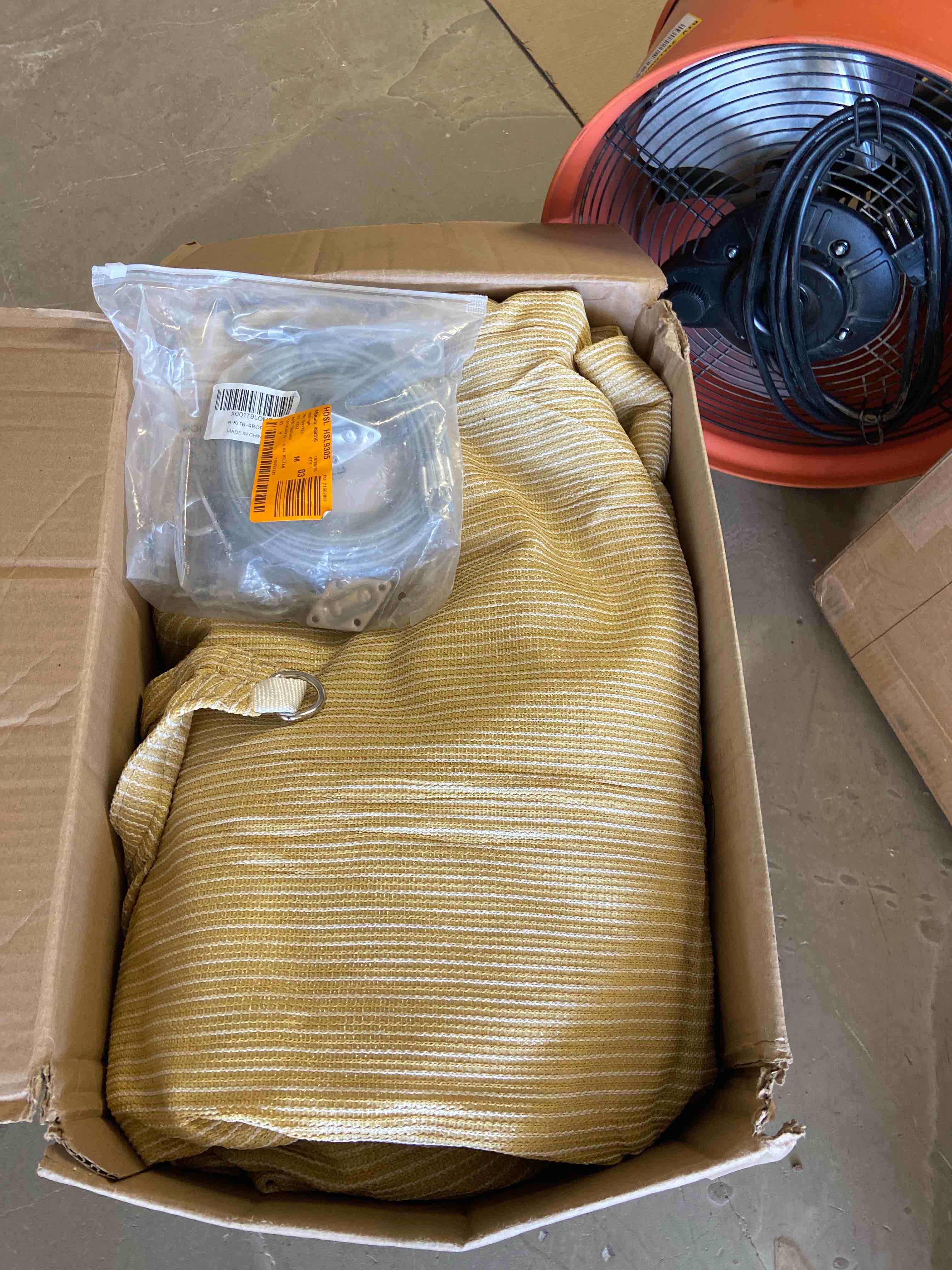 Condition photo showing New/Like New for 14’x14’ rectangular sun sail with metal groupers and tie downs