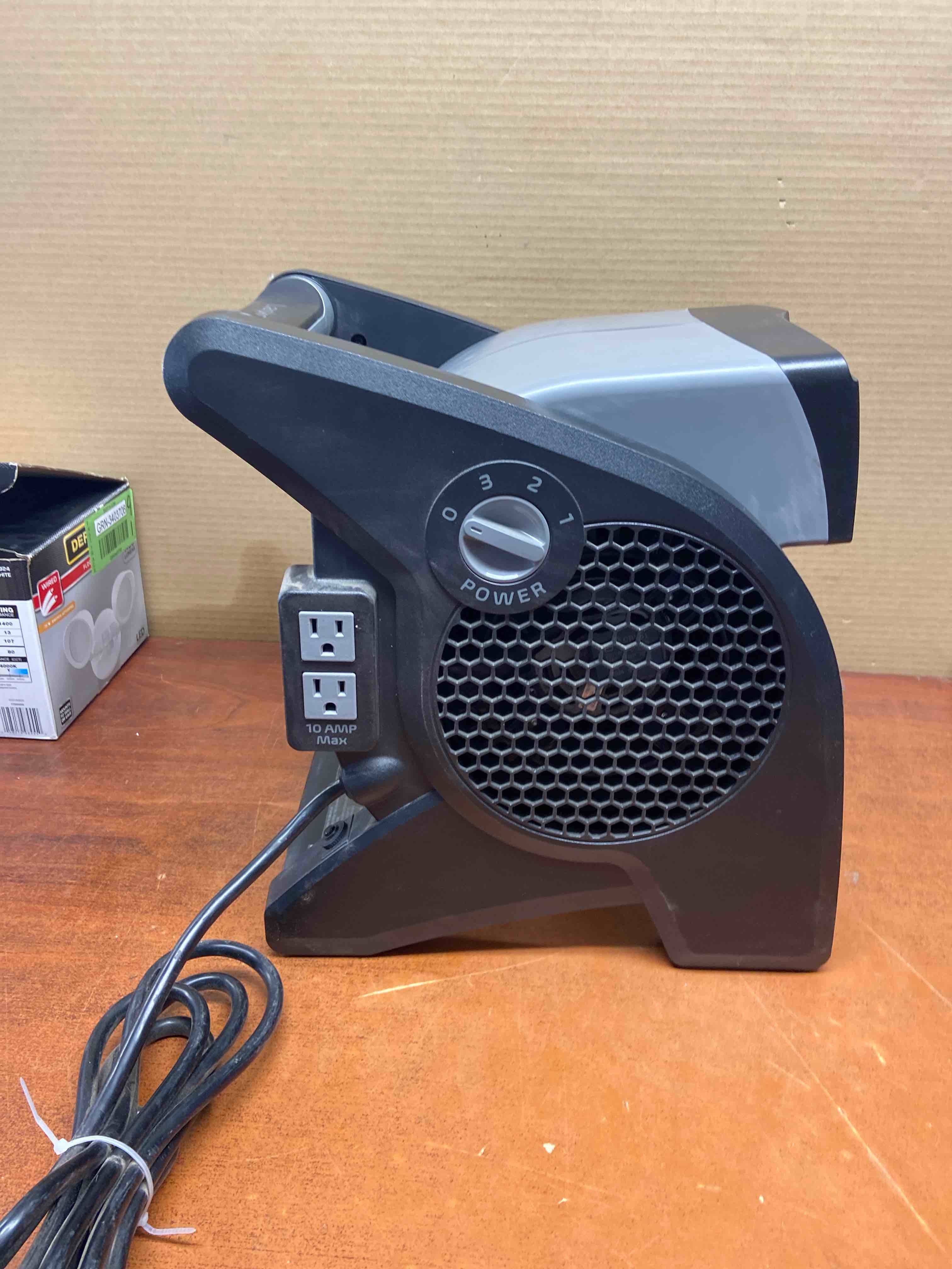 Condition photo showing Good Condition for lasko u15610 pro-performance pivoting utility fan