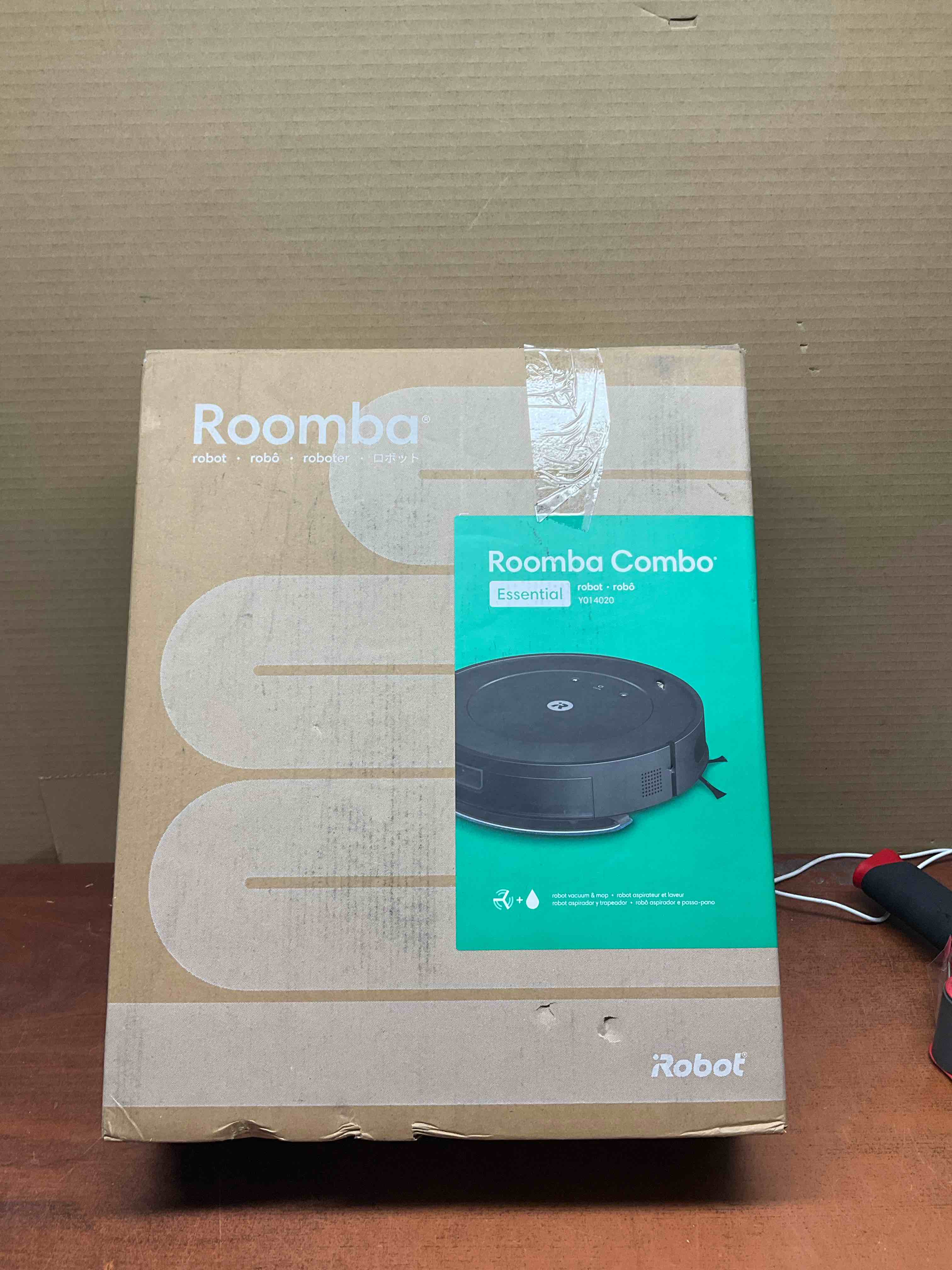 iRobot - Roomba Combo Essential robot vacuum and mop (Y0140) - Black** previously used but looks ok***