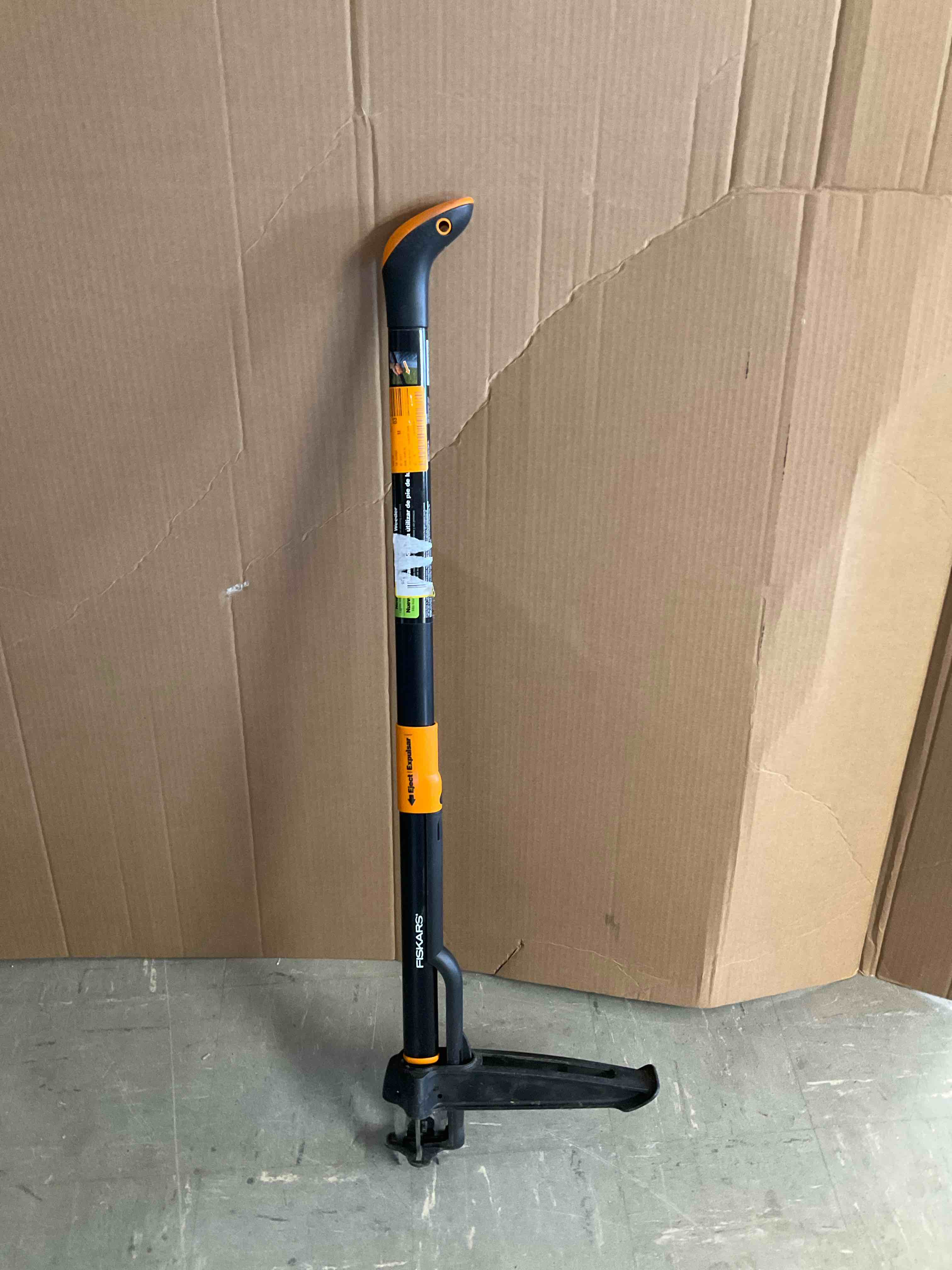 Fiskars 39.25 in. Stainless Steel Weeder Aluminum Handle  Black and Orange