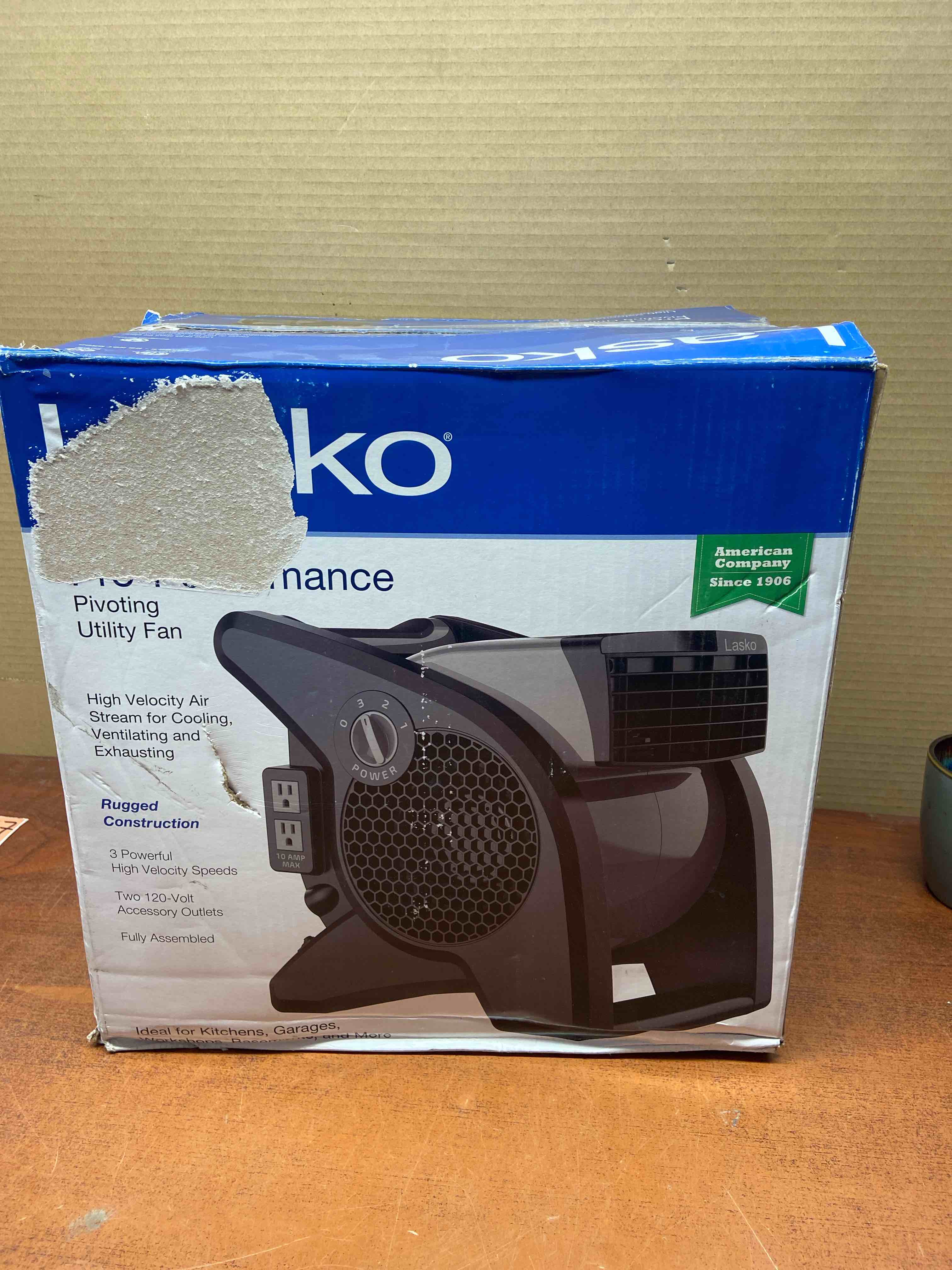 Lasko U15610 Pro-Performance Pivoting Utility Fan