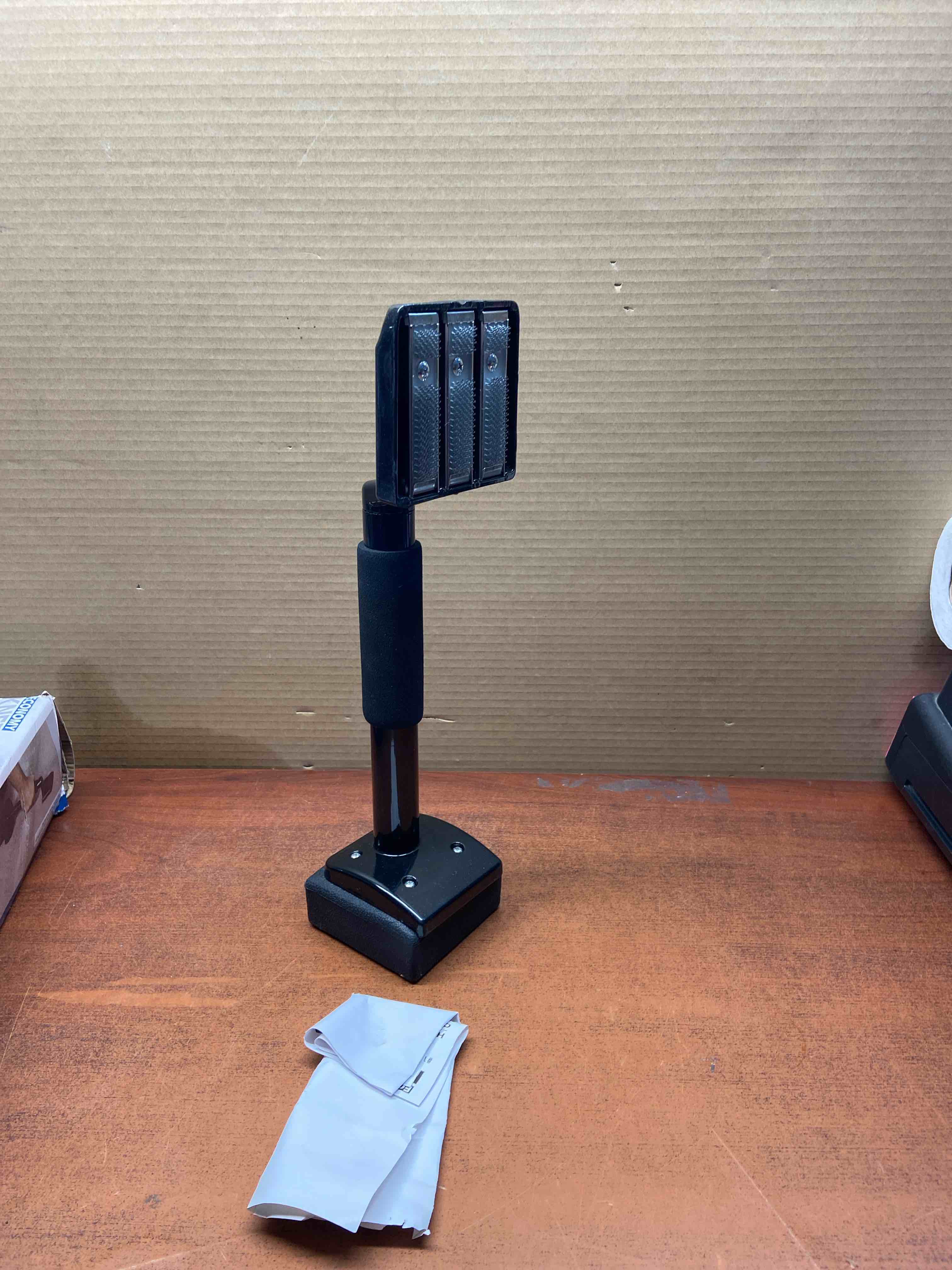 QEP 10408 6.5 in. Carpet Knee Kicker