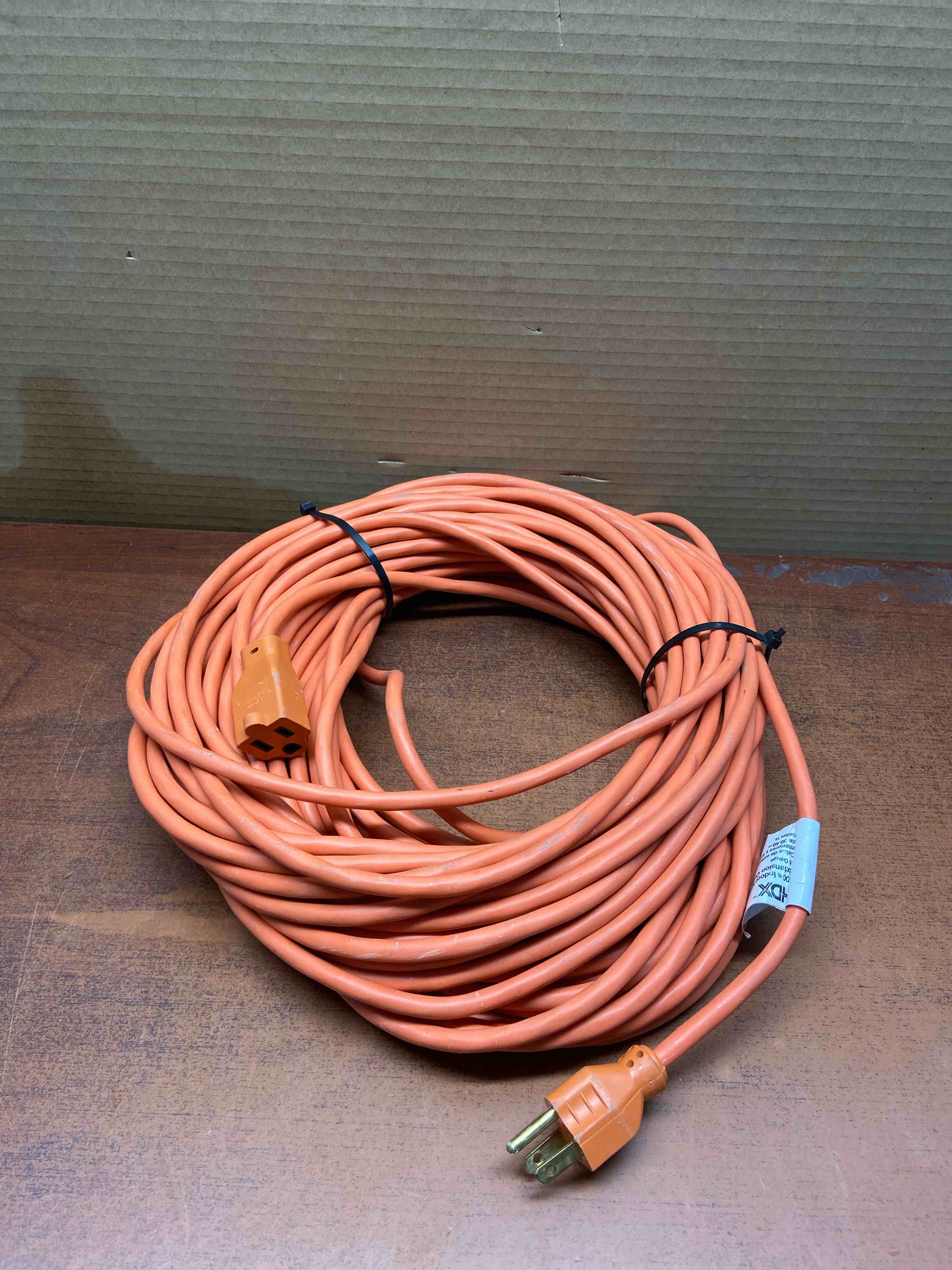HDX 100 Ft. 16/3 Indoor/Outdoor Extension Cord Orange 277525 - New