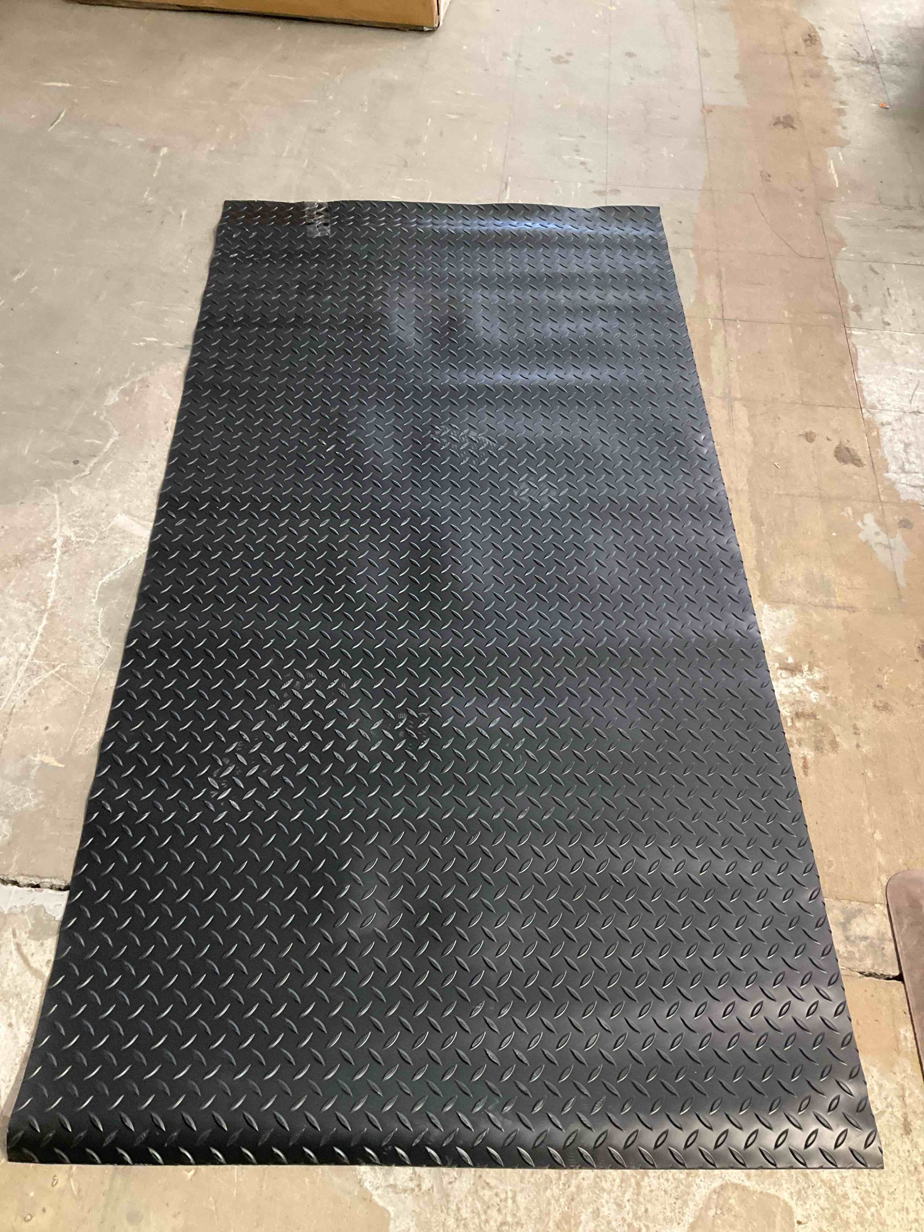 6’x3’ rubber shop runner with design 
