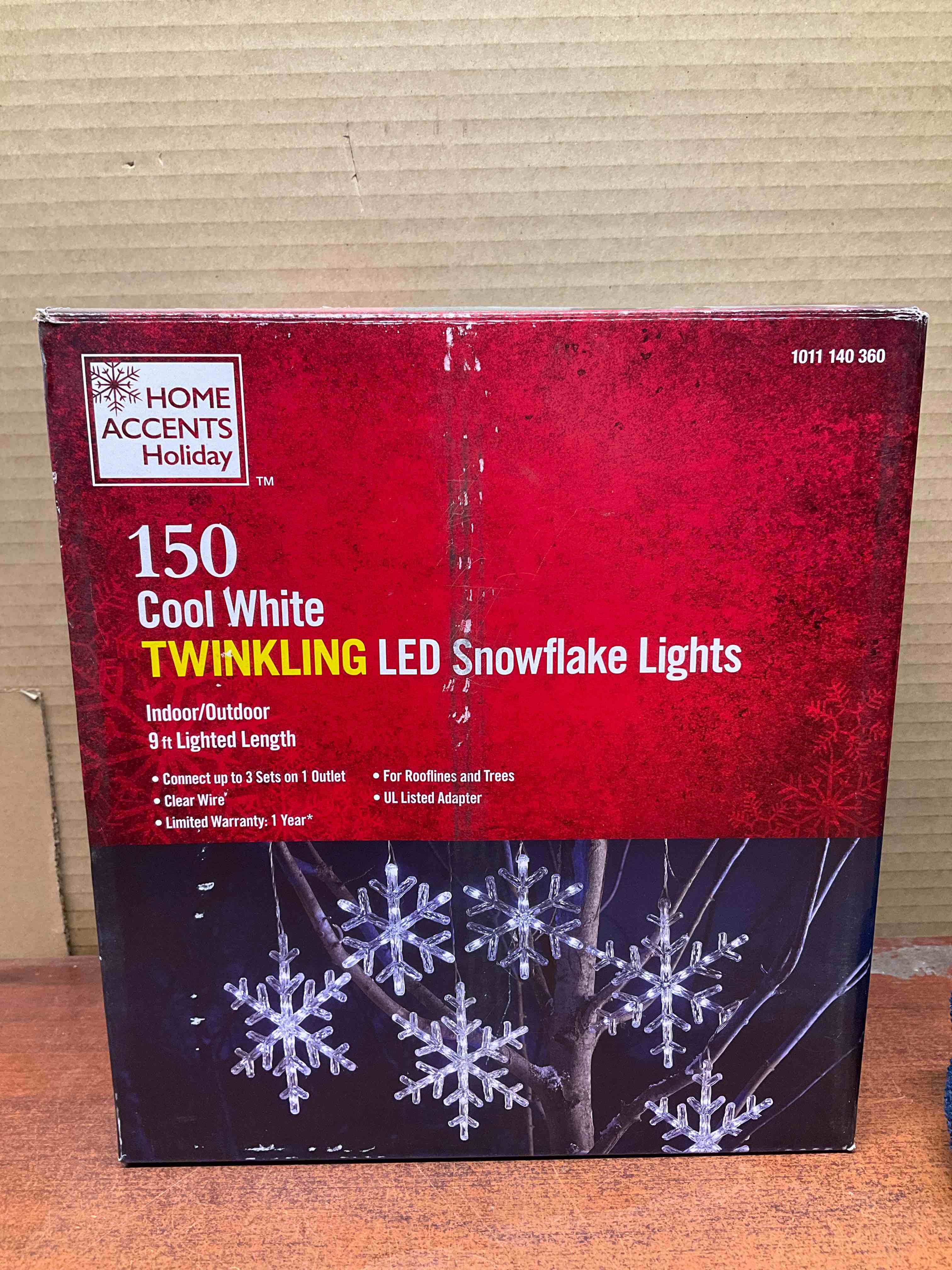 150 Count Cool White Twinkling LED Snowflakes Lights