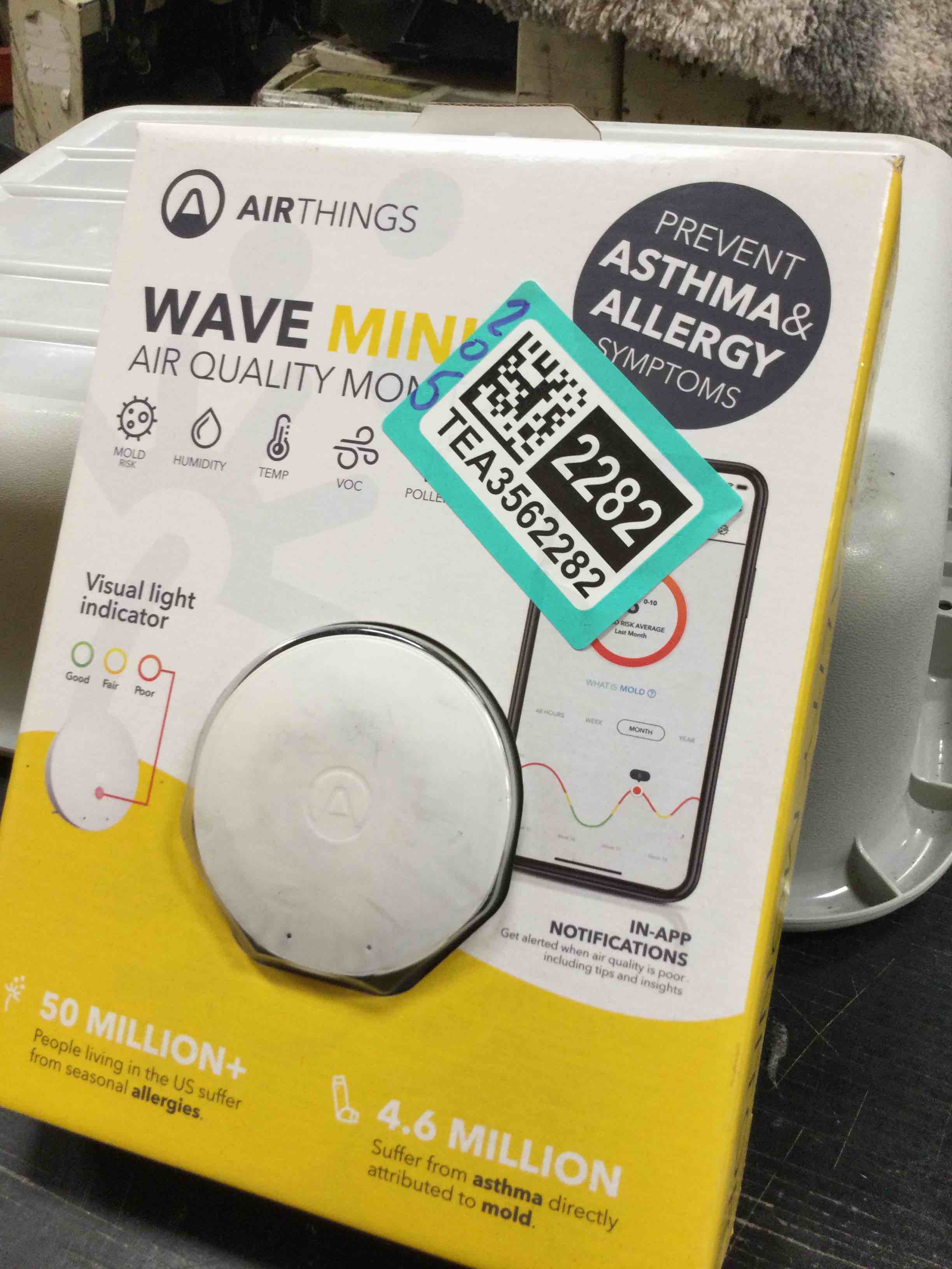 airthings wave mini battery operated smart indoor air quality monitor with mold-risk indication