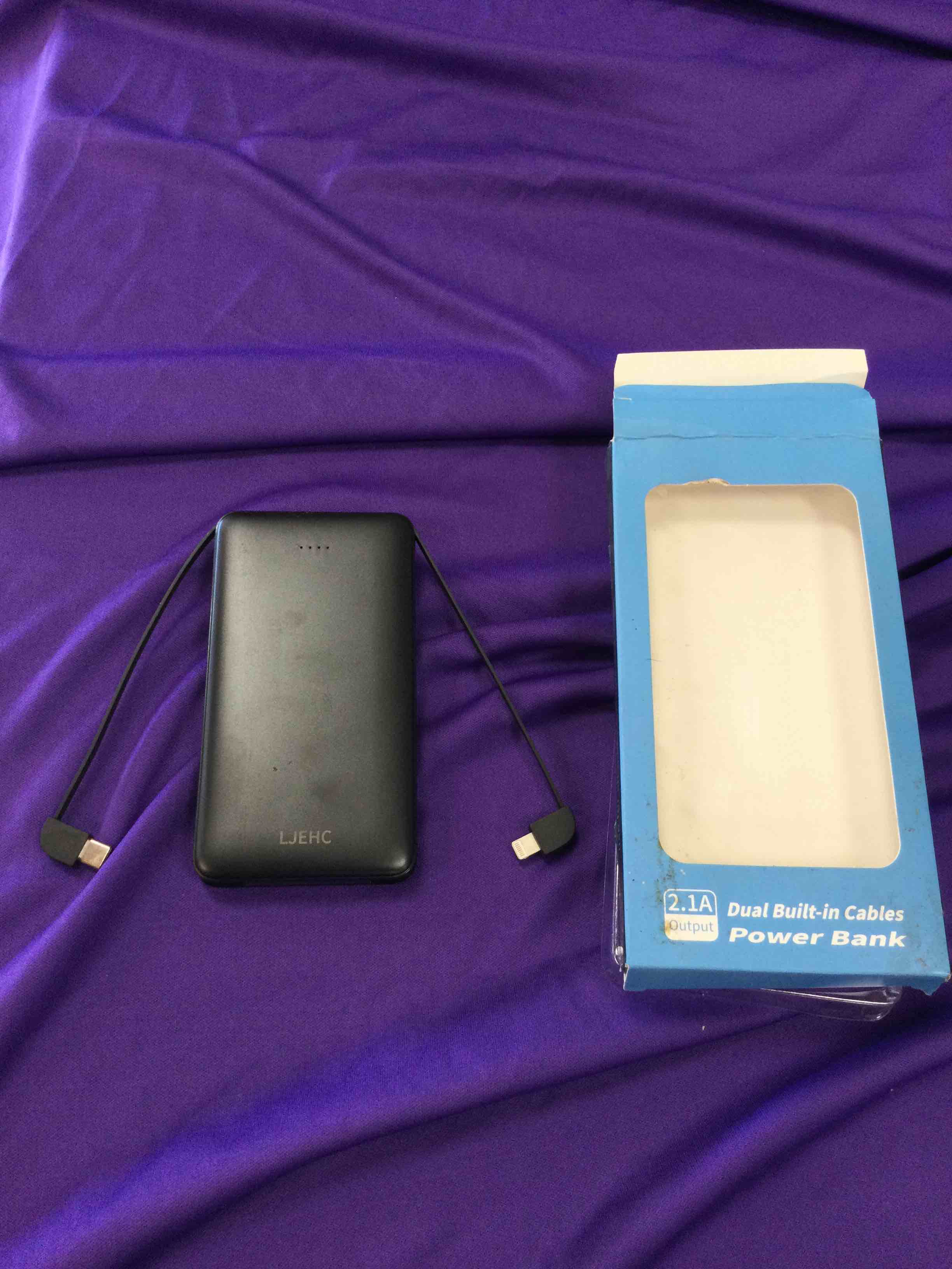 LJEHC 2.1dual built-in cables power bank, USB-C and Lightning 