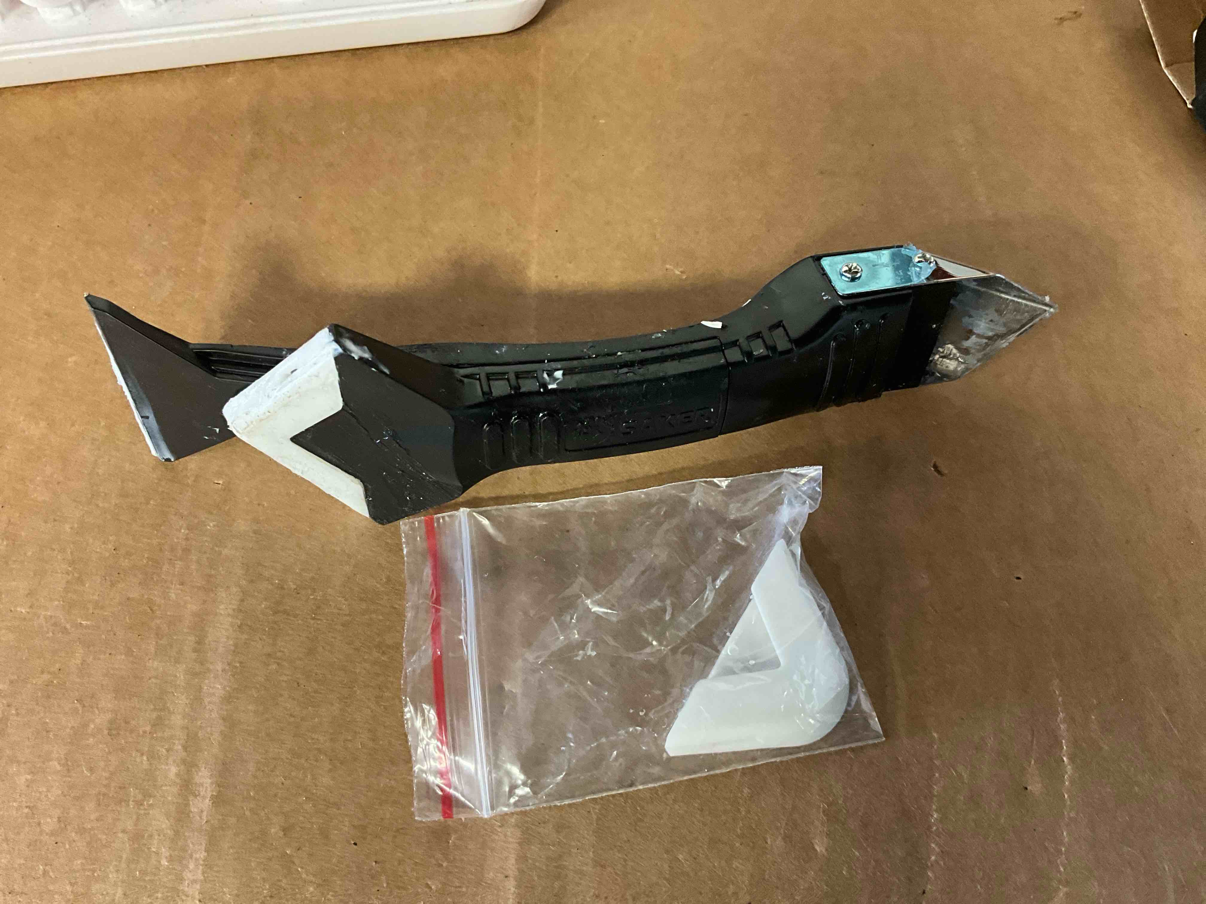 Condition photo showing Good Condition for Previously Owned. Saker Silicone Caulking Tools-3 in 1 Sealant Finishing Tool Grout Remove Scraper (Stainless Steelhead),Caulk Remover Glass Glue Angle Scraper for Bathroom,Kitchen,Floor,Window,Sink Joint,Frames Seal Classic Black