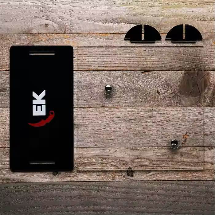 https://s3.amazonaws.com/lotting-images-prod/knifestanddisplay_1752341853048.jpeg