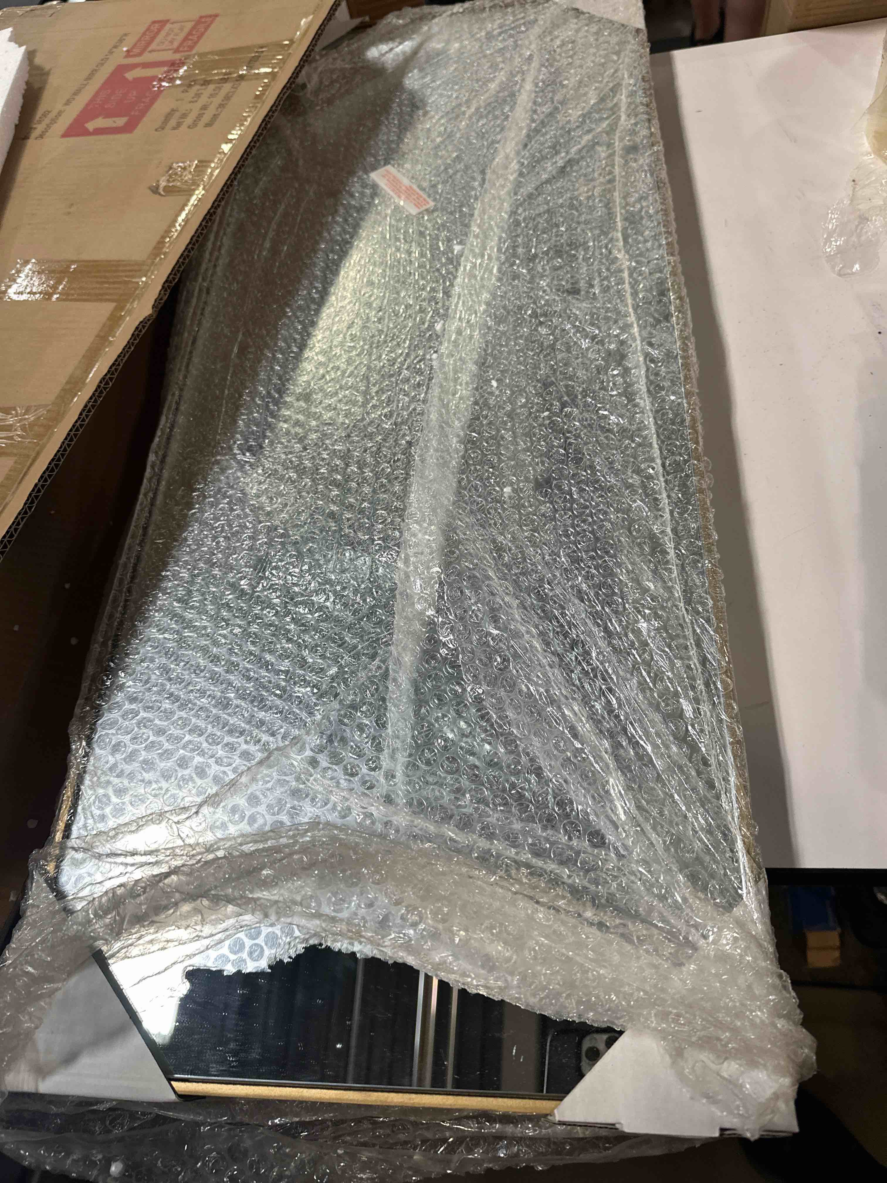 https://s3.amazonaws.com/lotting-images-prod/mirror1_1757592997237.jpeg