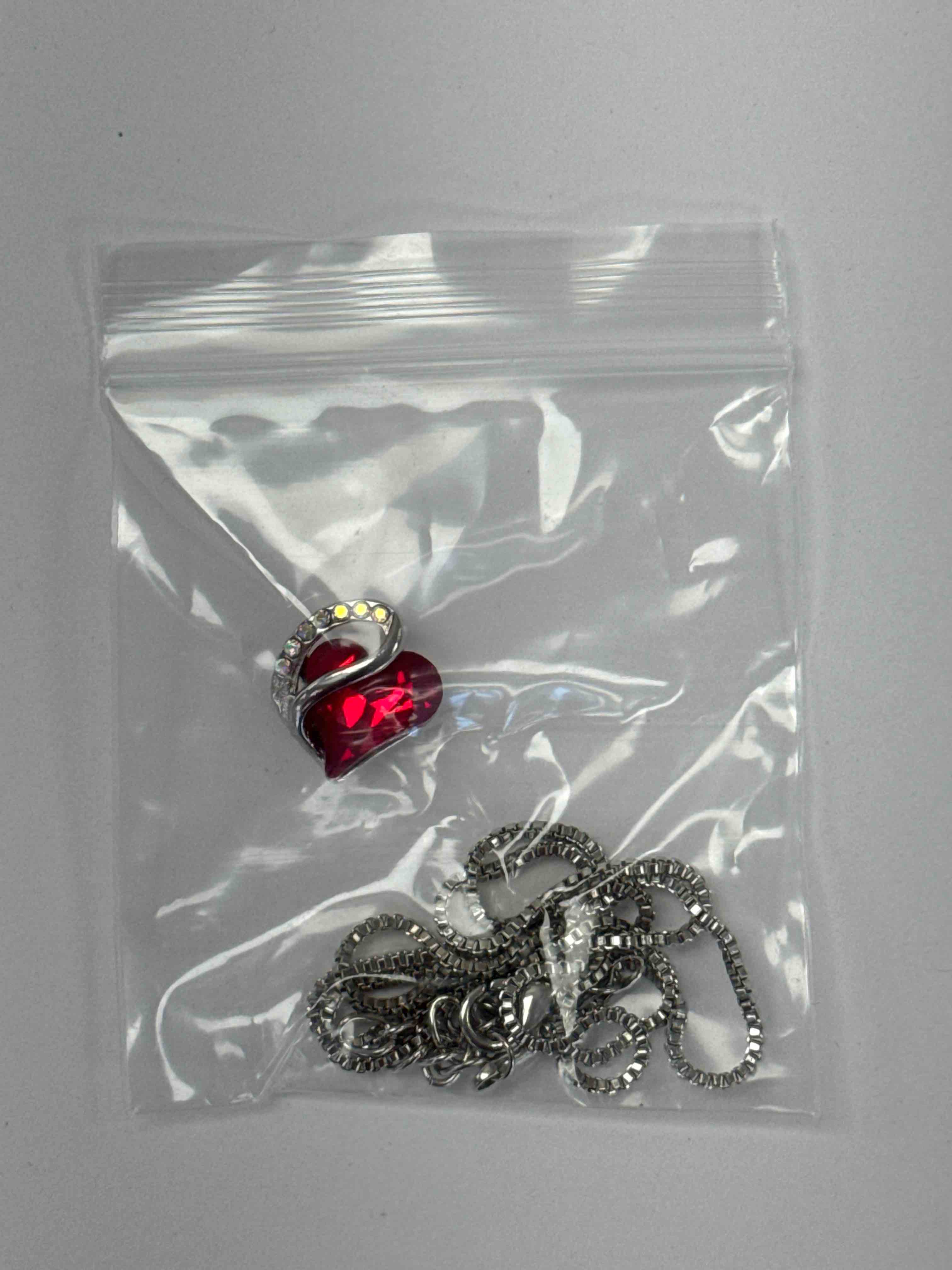 https://s3.amazonaws.com/lotting-images-prod/necklacered_1776781371364.jpeg