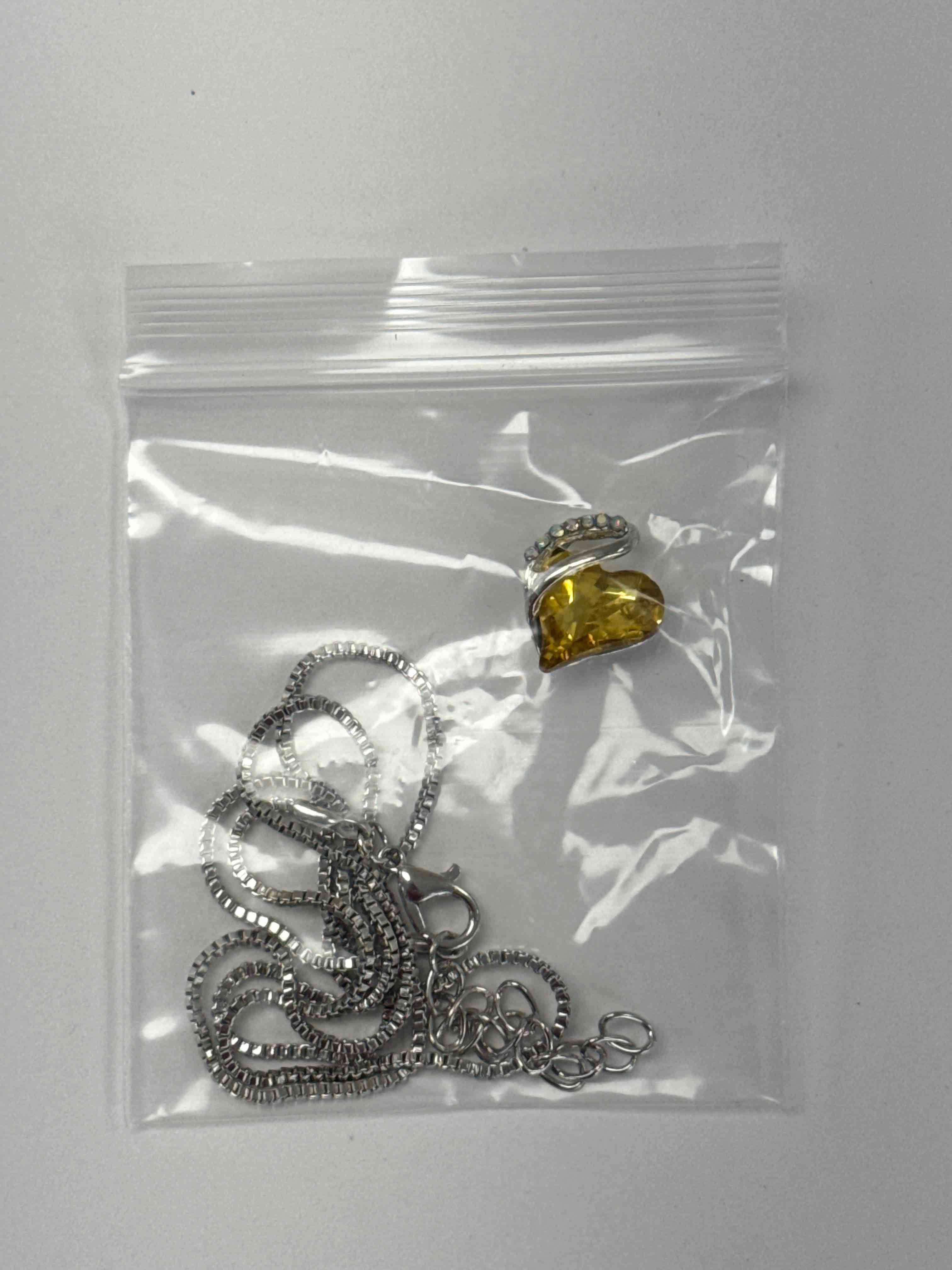 https://s3.amazonaws.com/lotting-images-prod/necklaceyellow_1776779618494.jpeg