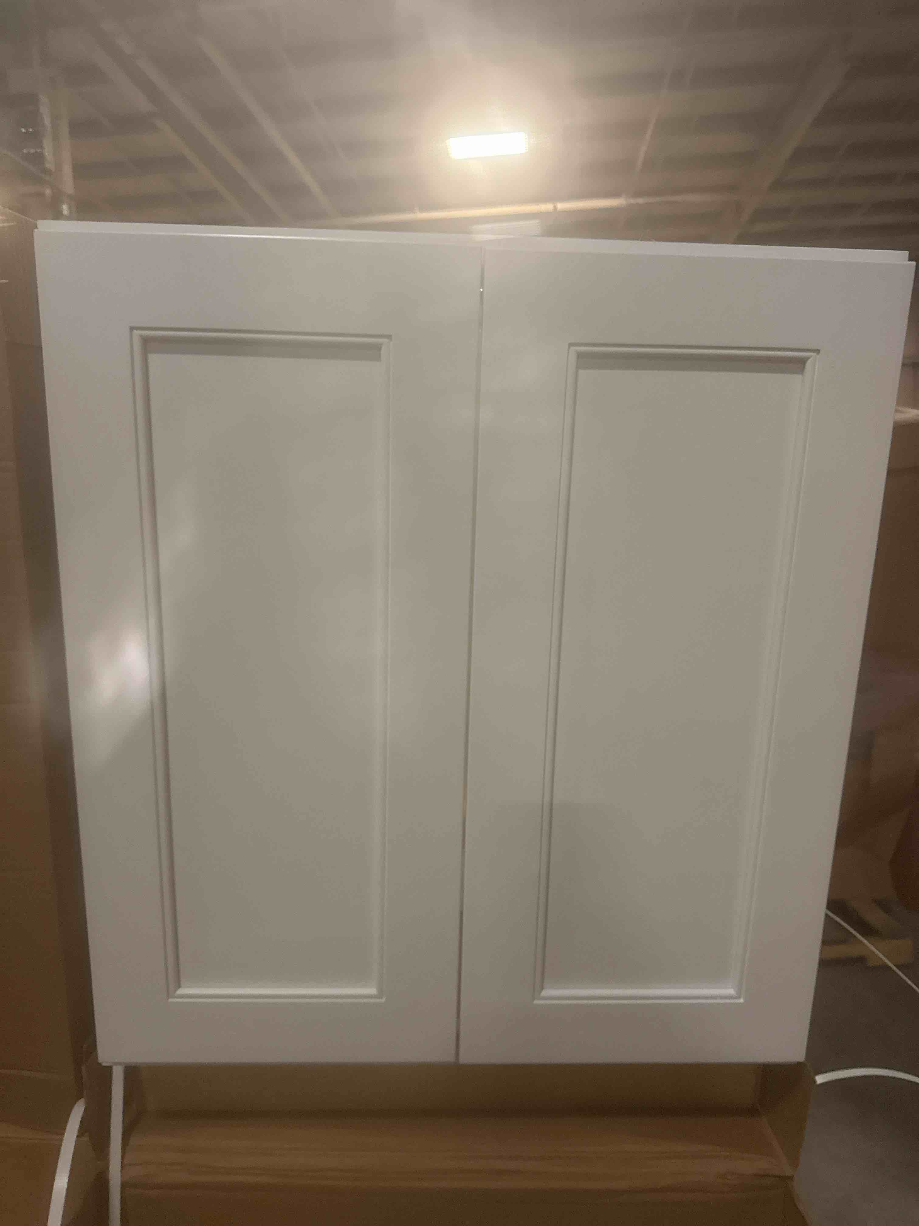 24” vanity base cabinet in white 24” x 21”x34”