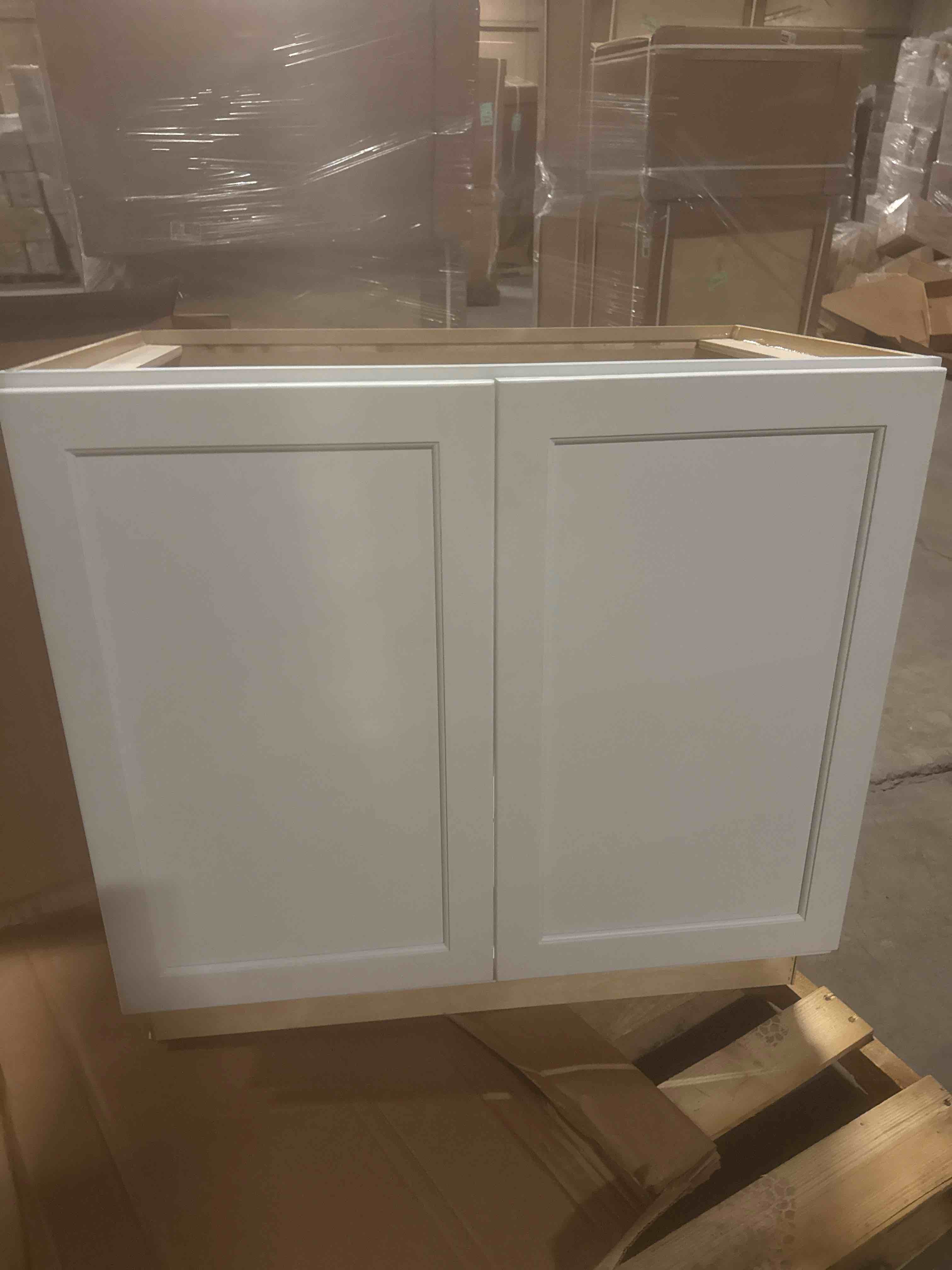 36” base vanity cabinet in white 36”x21”x35”
