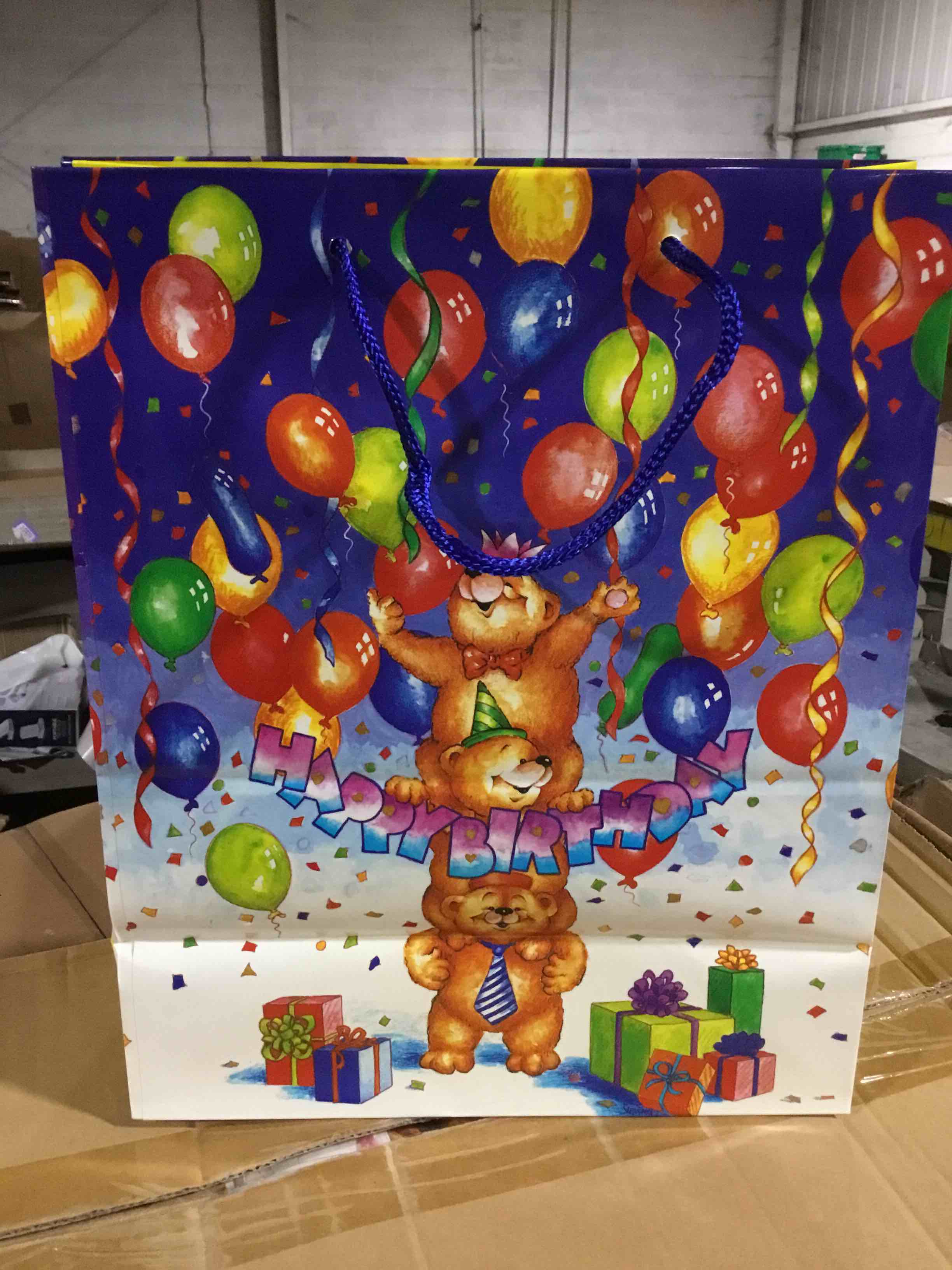 Box of 108 large gift bags with a bear and balloons 