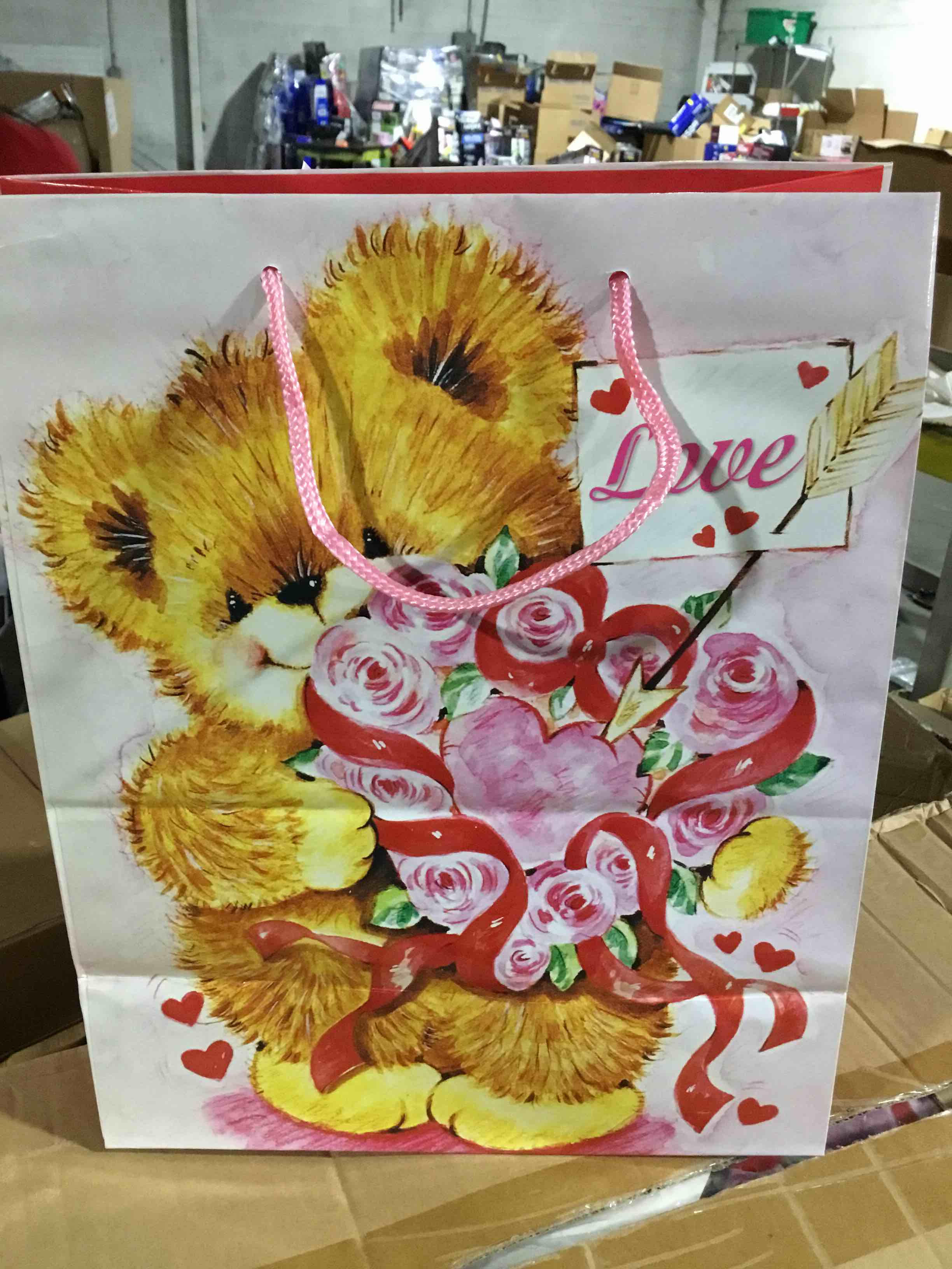Box of 108 large gift bags with Bears and roses