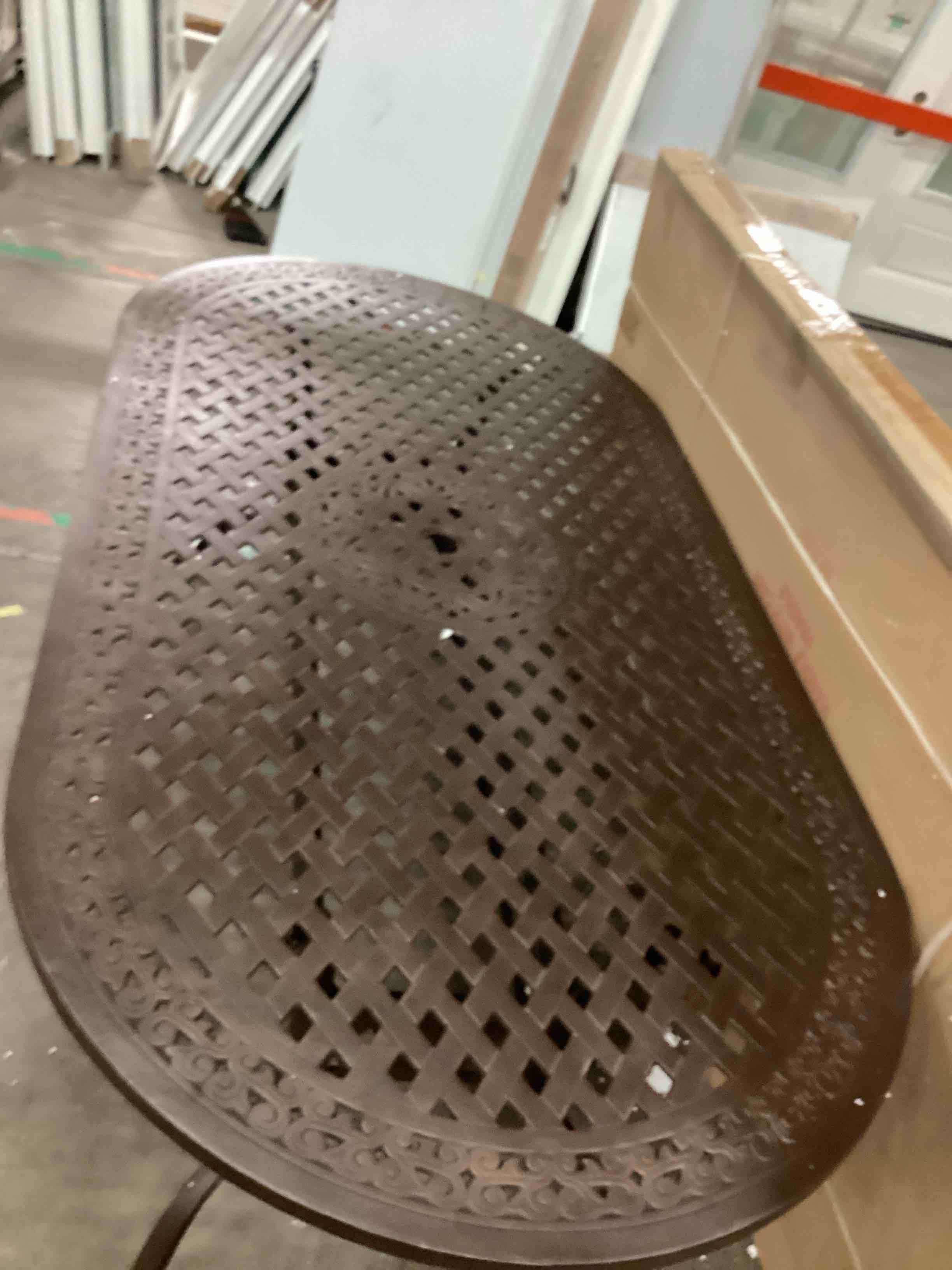https://s3.amazonaws.com/lotting-images-prod/ovaltablebronze_1752259611981.jpeg