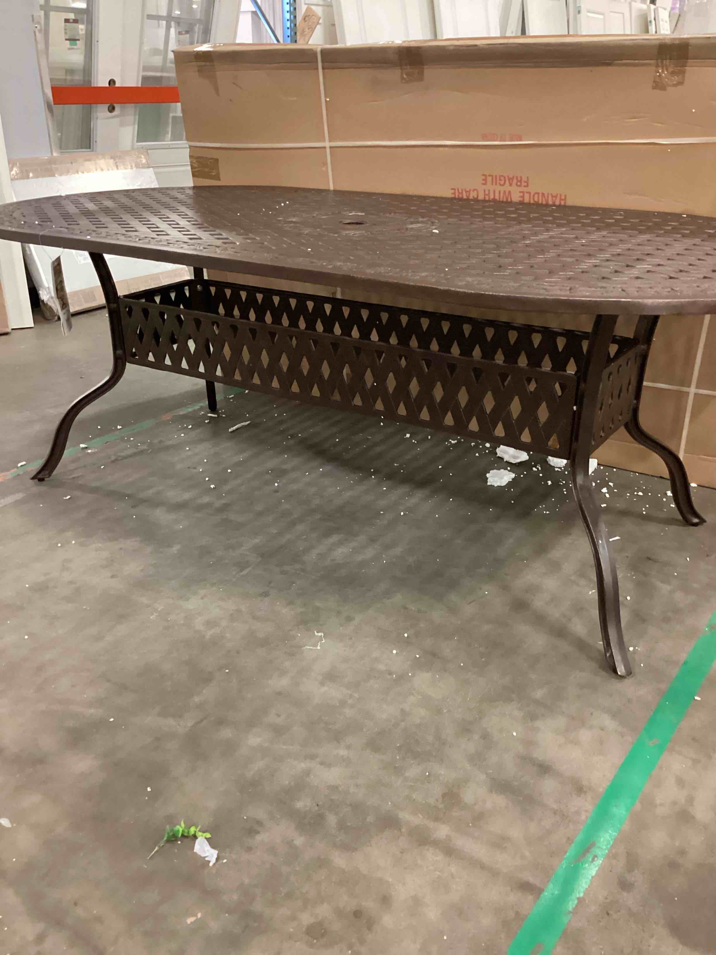 https://s3.amazonaws.com/lotting-images-prod/ovaltablebronze_1752259616677.jpeg