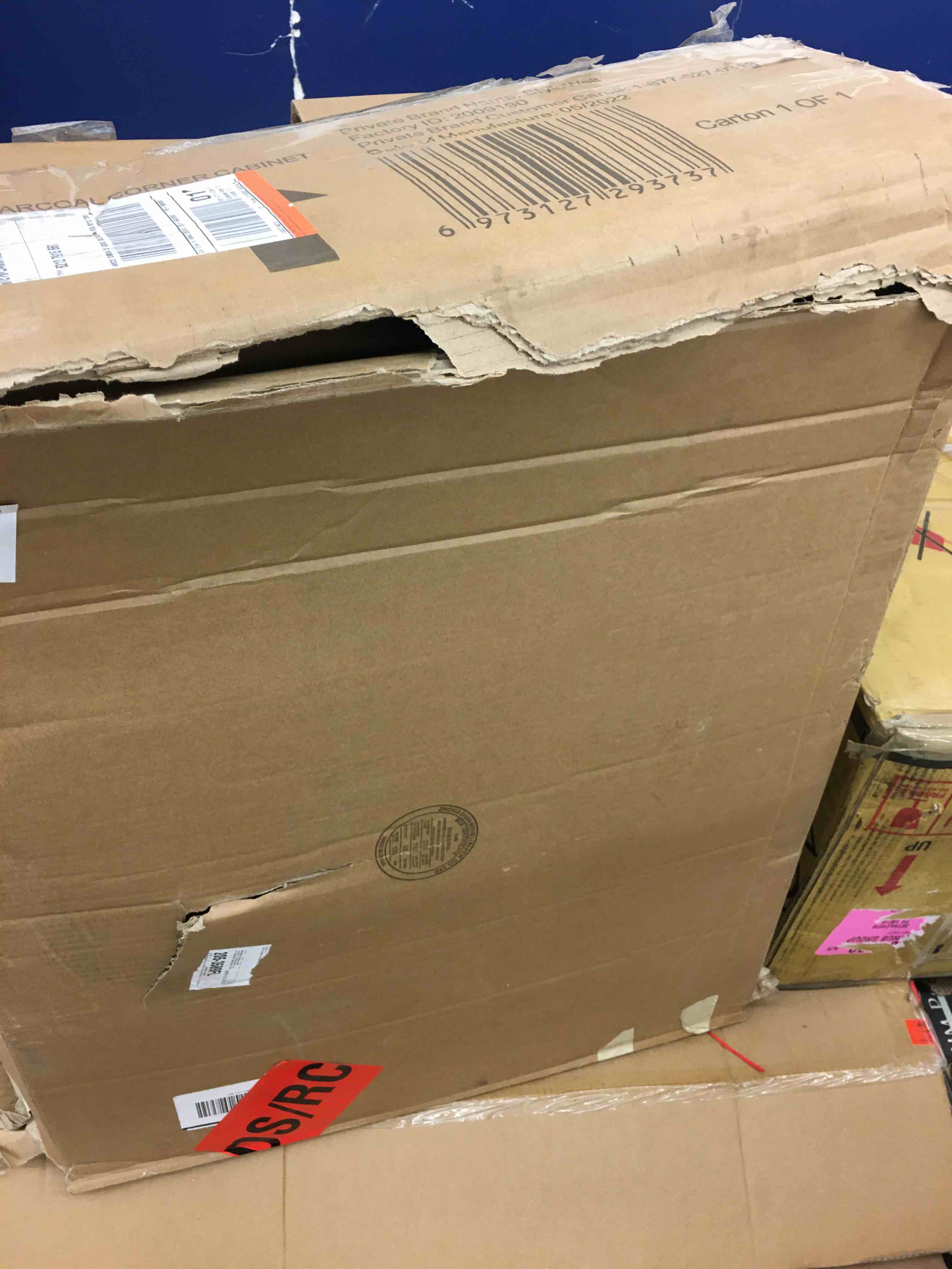 https://s3.amazonaws.com/lotting-images-prod/phillipi/6973127293737_1692976517530.jpeg