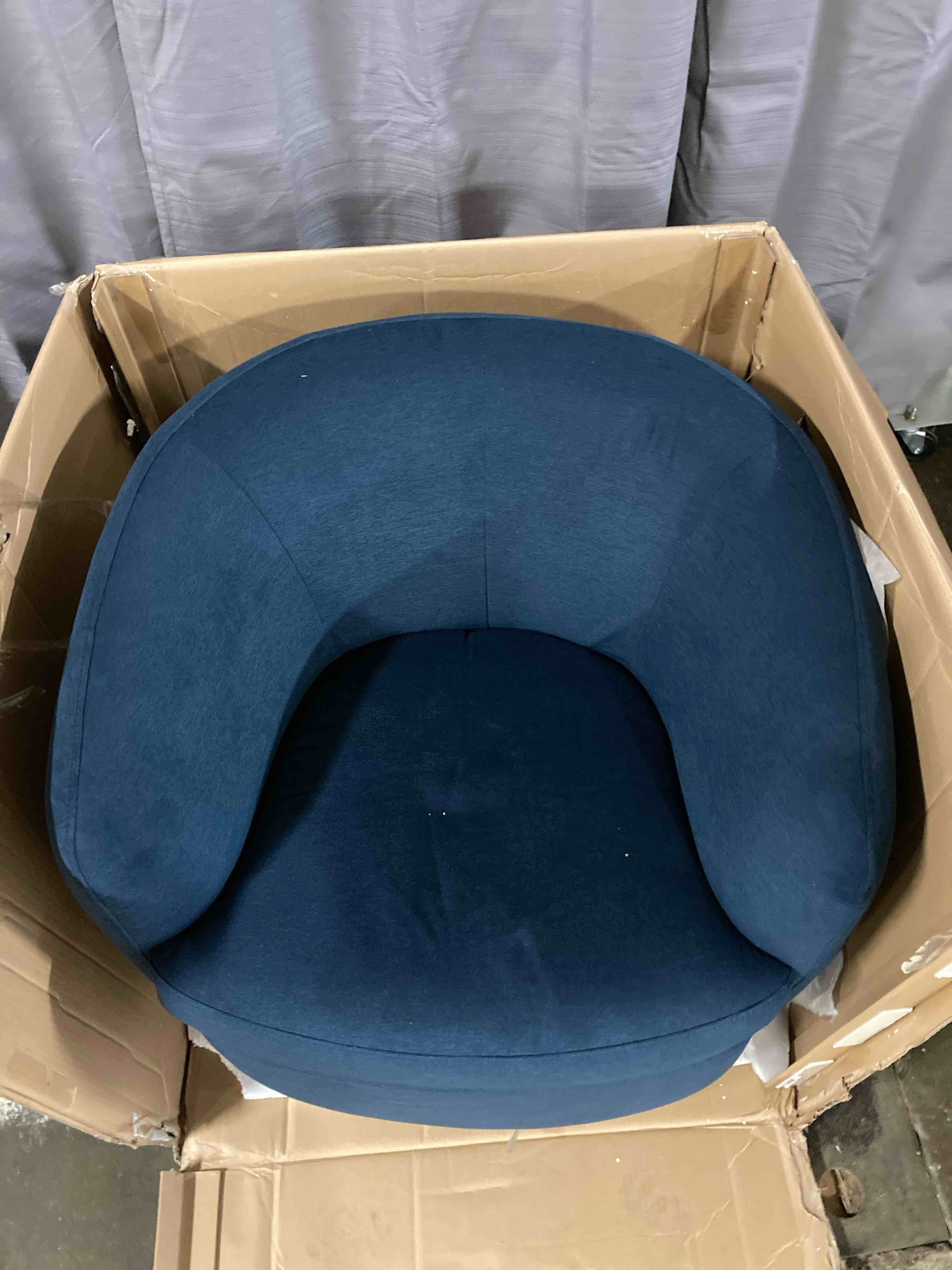 https://s3.amazonaws.com/lotting-images-prod/phillipi/BLU0802704_1745952152143.jpeg