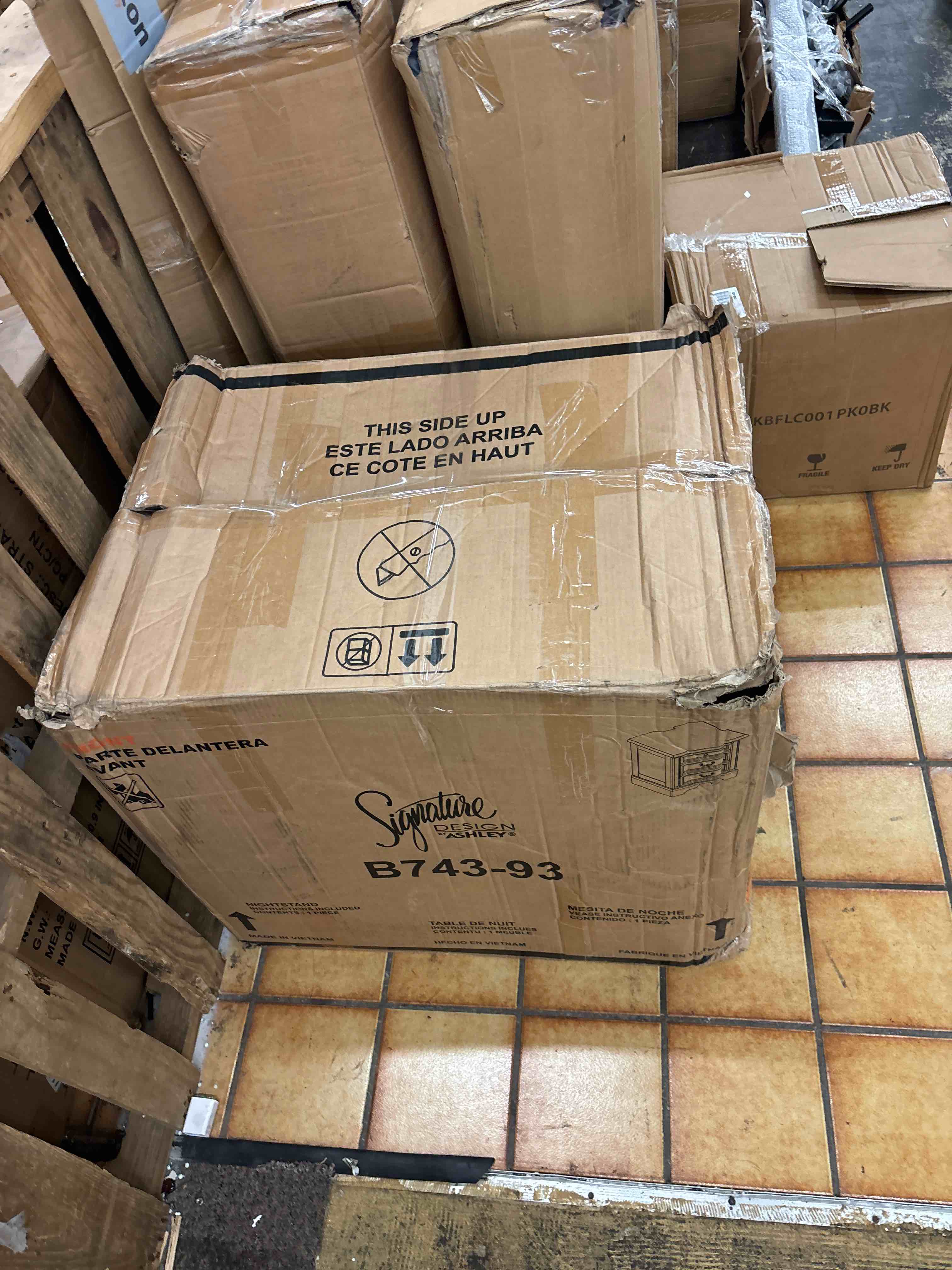 https://s3.amazonaws.com/lotting-images-prod/phillipi/BLU4389361_1728497049174.jpeg