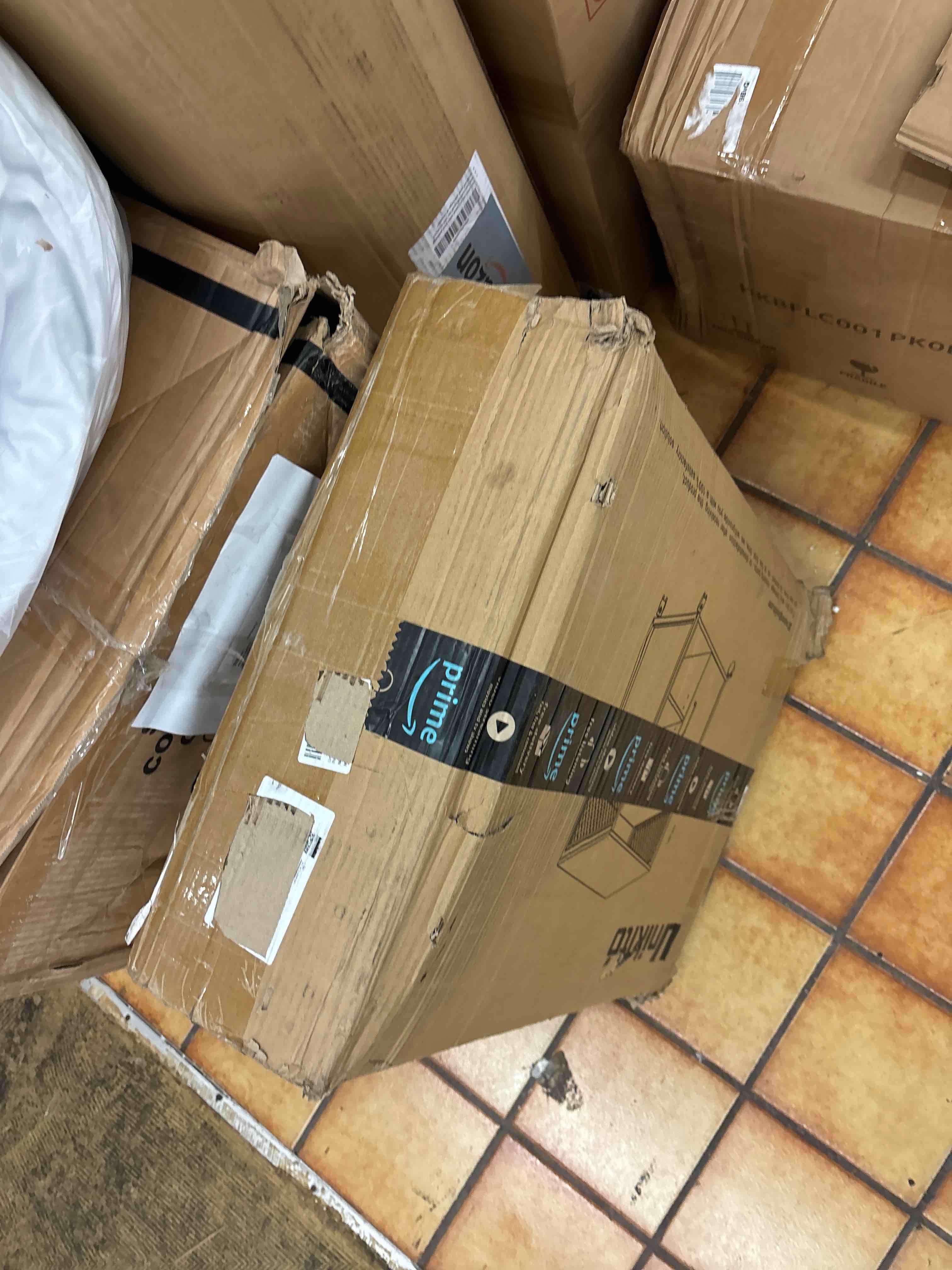 https://s3.amazonaws.com/lotting-images-prod/phillipi/BLU4389366_1728497567238.jpeg