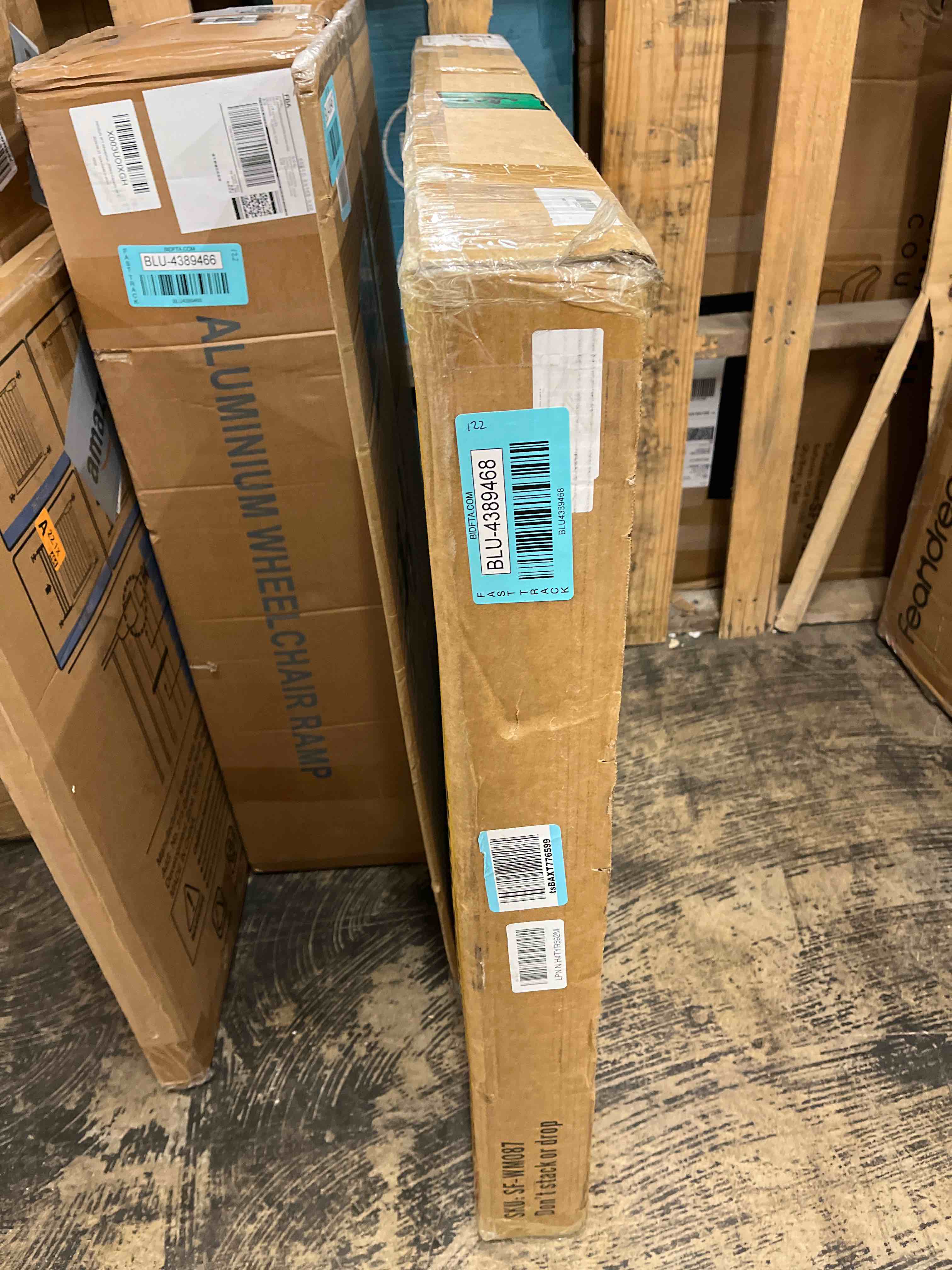 https://s3.amazonaws.com/lotting-images-prod/phillipi/BLU4389468_1731081413089.jpeg