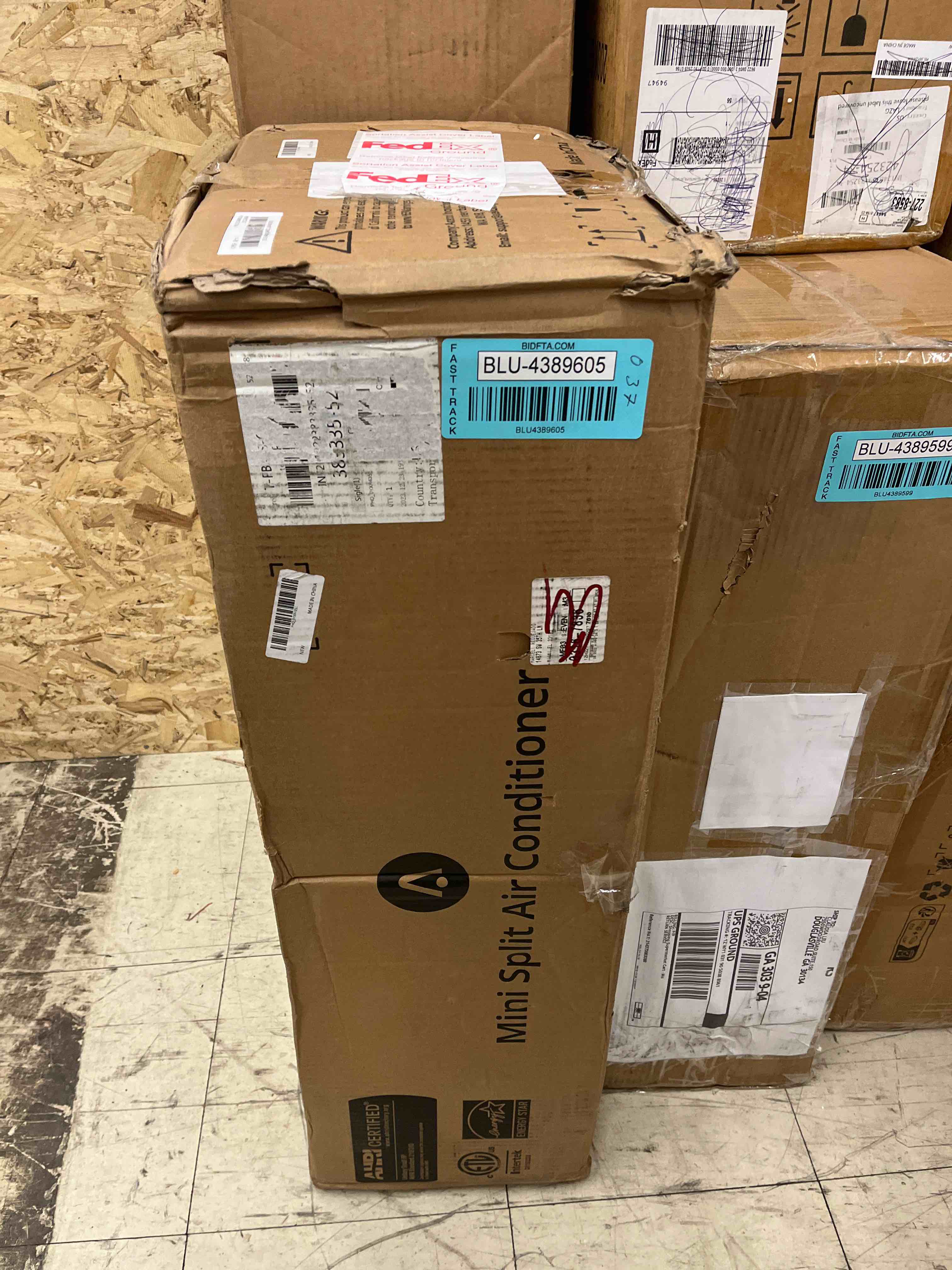 https://s3.amazonaws.com/lotting-images-prod/phillipi/BLU4389605_1736266821620.jpeg