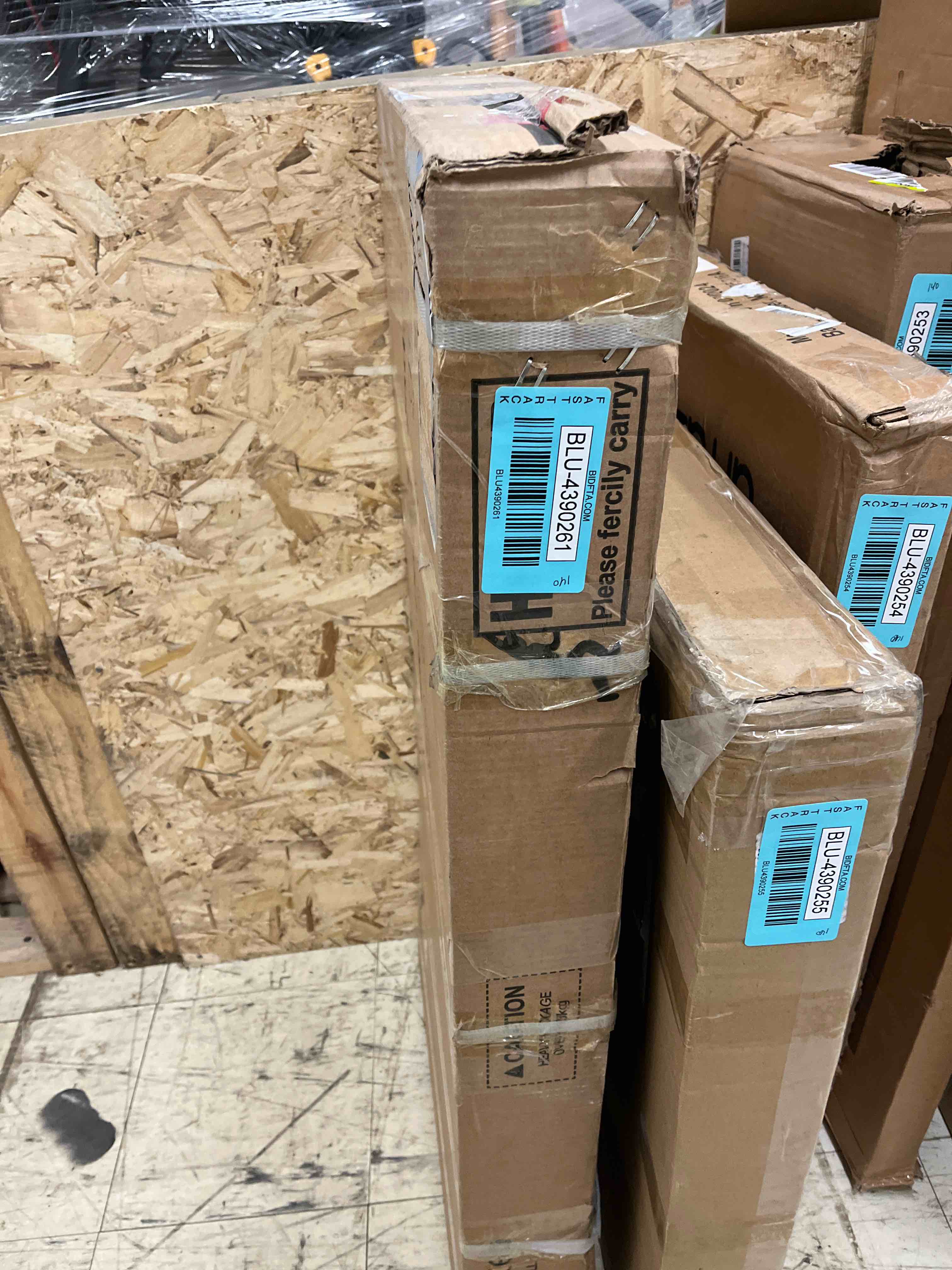 https://s3.amazonaws.com/lotting-images-prod/phillipi/BLU4390261_1737648719524.jpeg