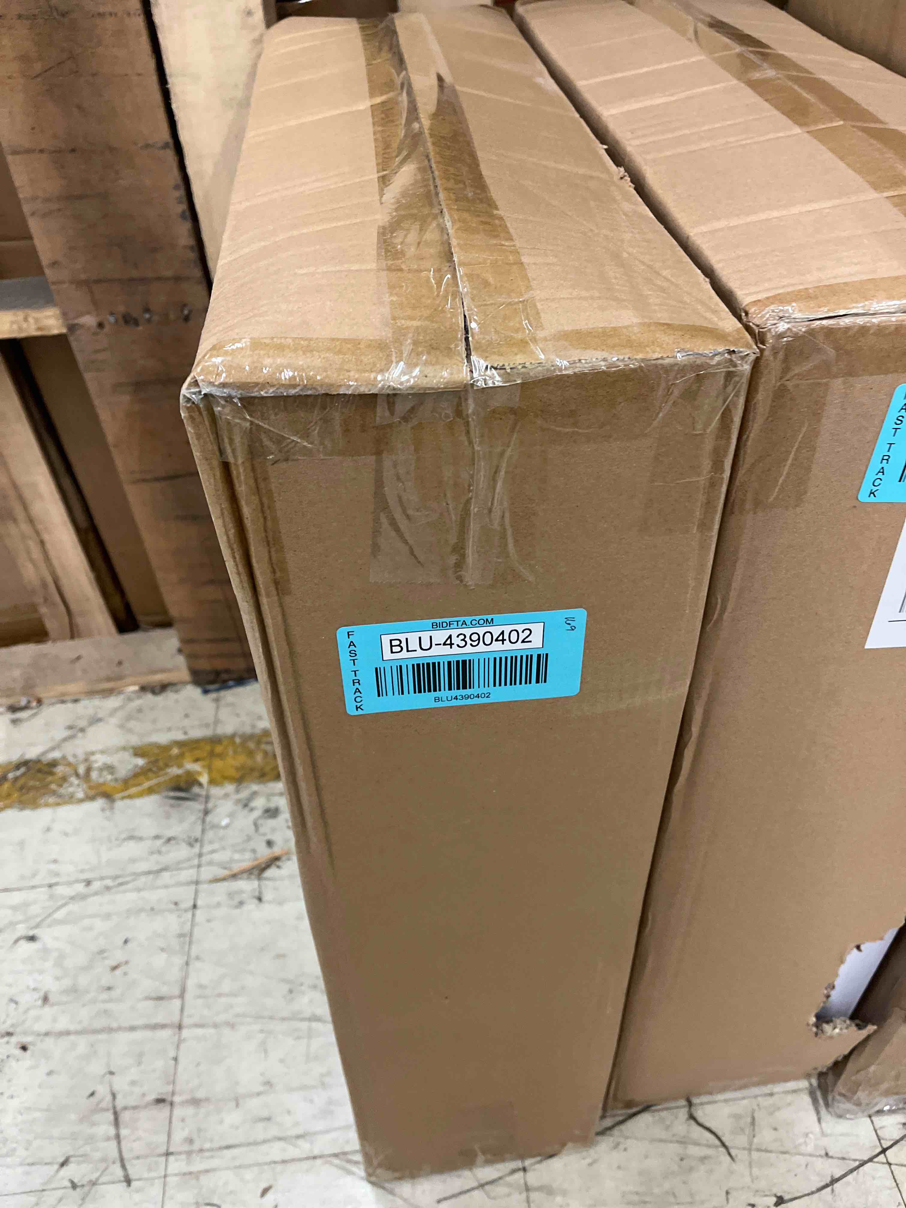 https://s3.amazonaws.com/lotting-images-prod/phillipi/BLU4390402_1738077093949.jpeg