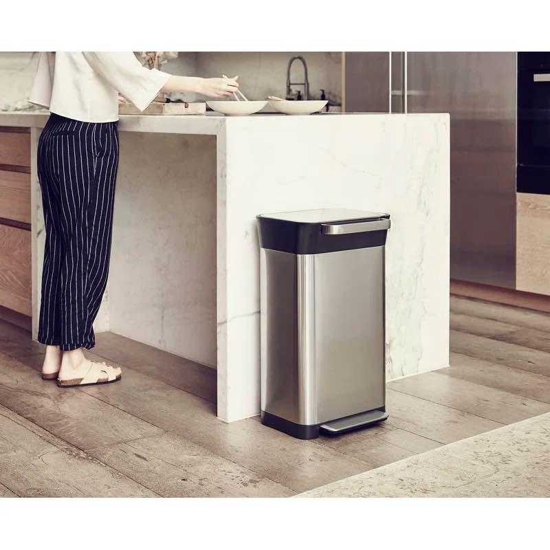 Joseph Joseph Titan Trash Compactor with Integrated Odor Control