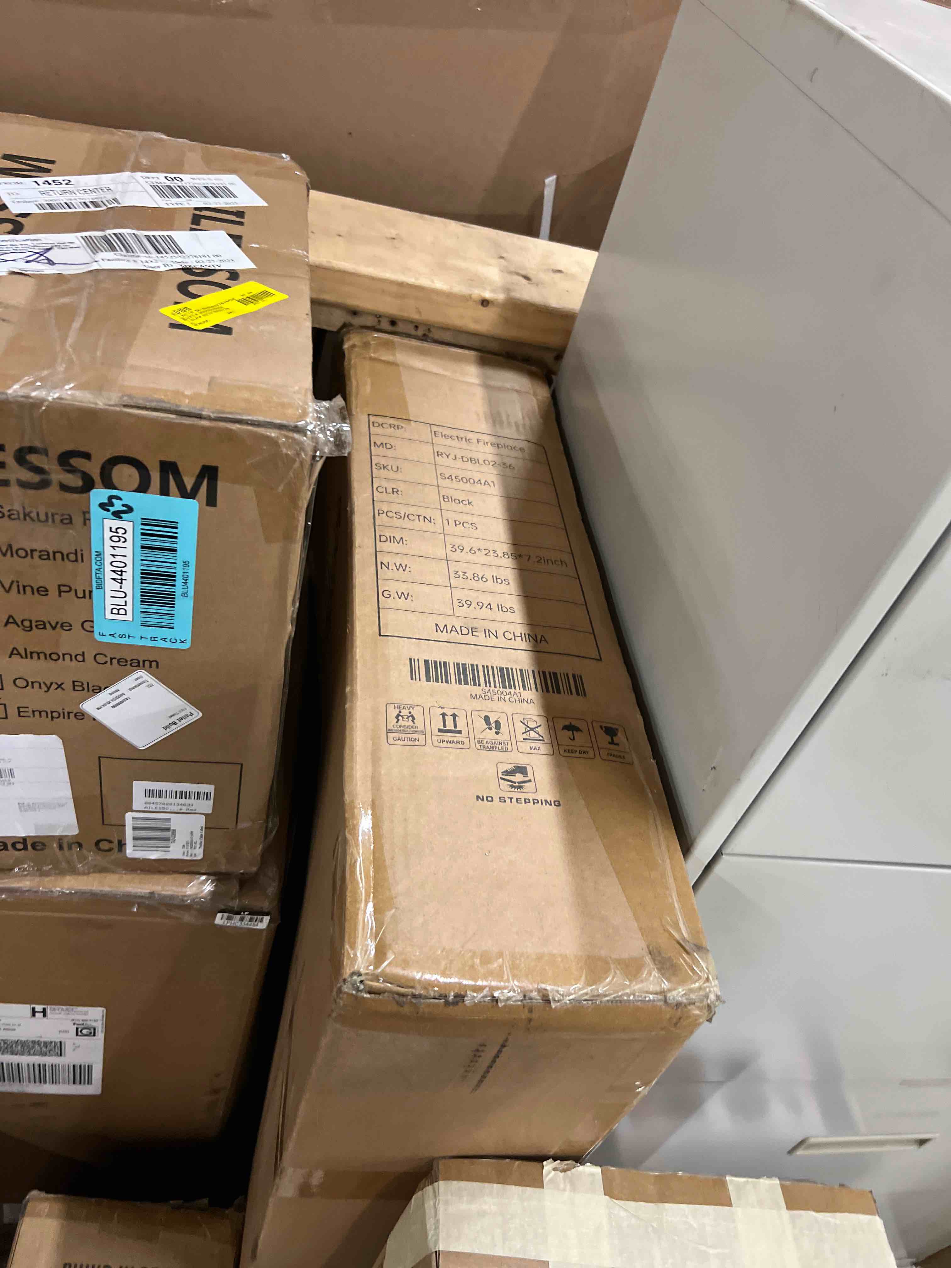 https://s3.amazonaws.com/lotting-images-prod/phillipi/BLU4401205_1752108437607.jpeg