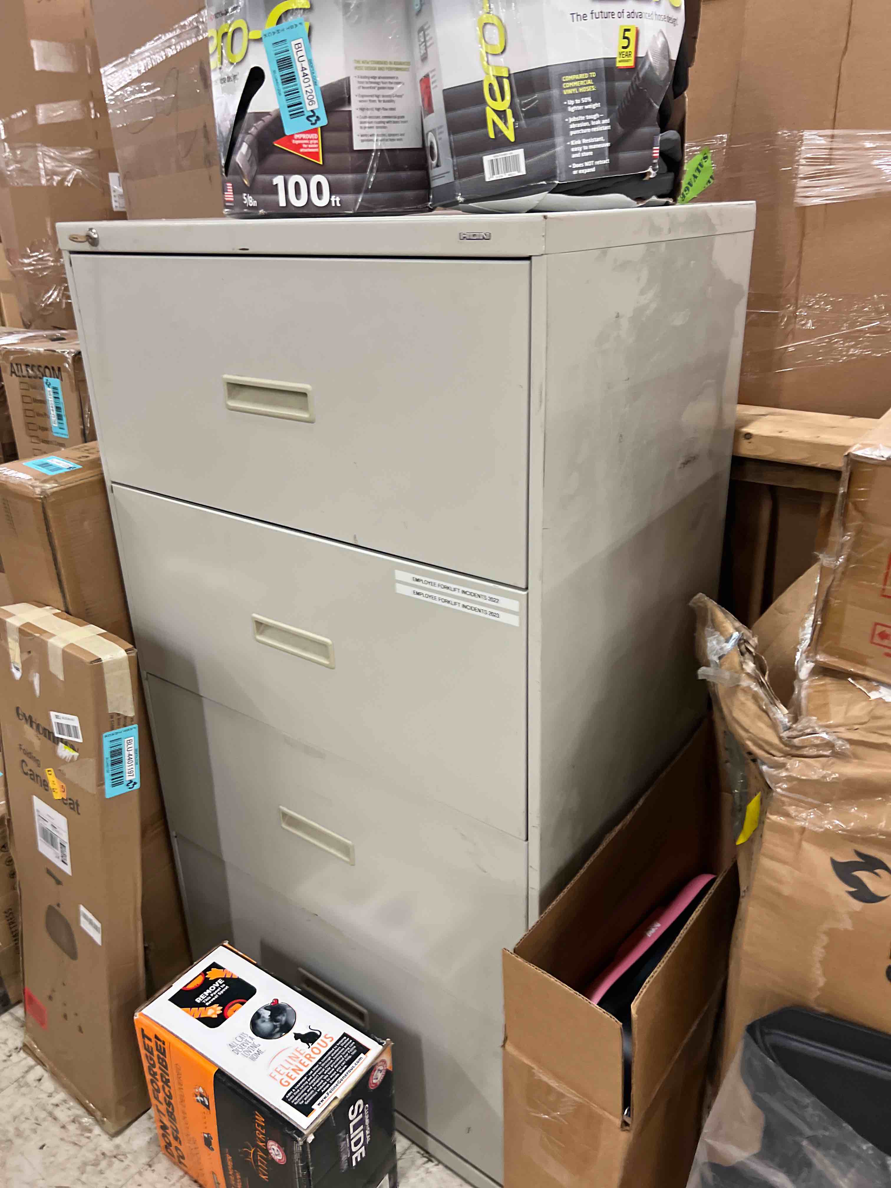 https://s3.amazonaws.com/lotting-images-prod/phillipi/BLU4401207_1752108793146.jpeg