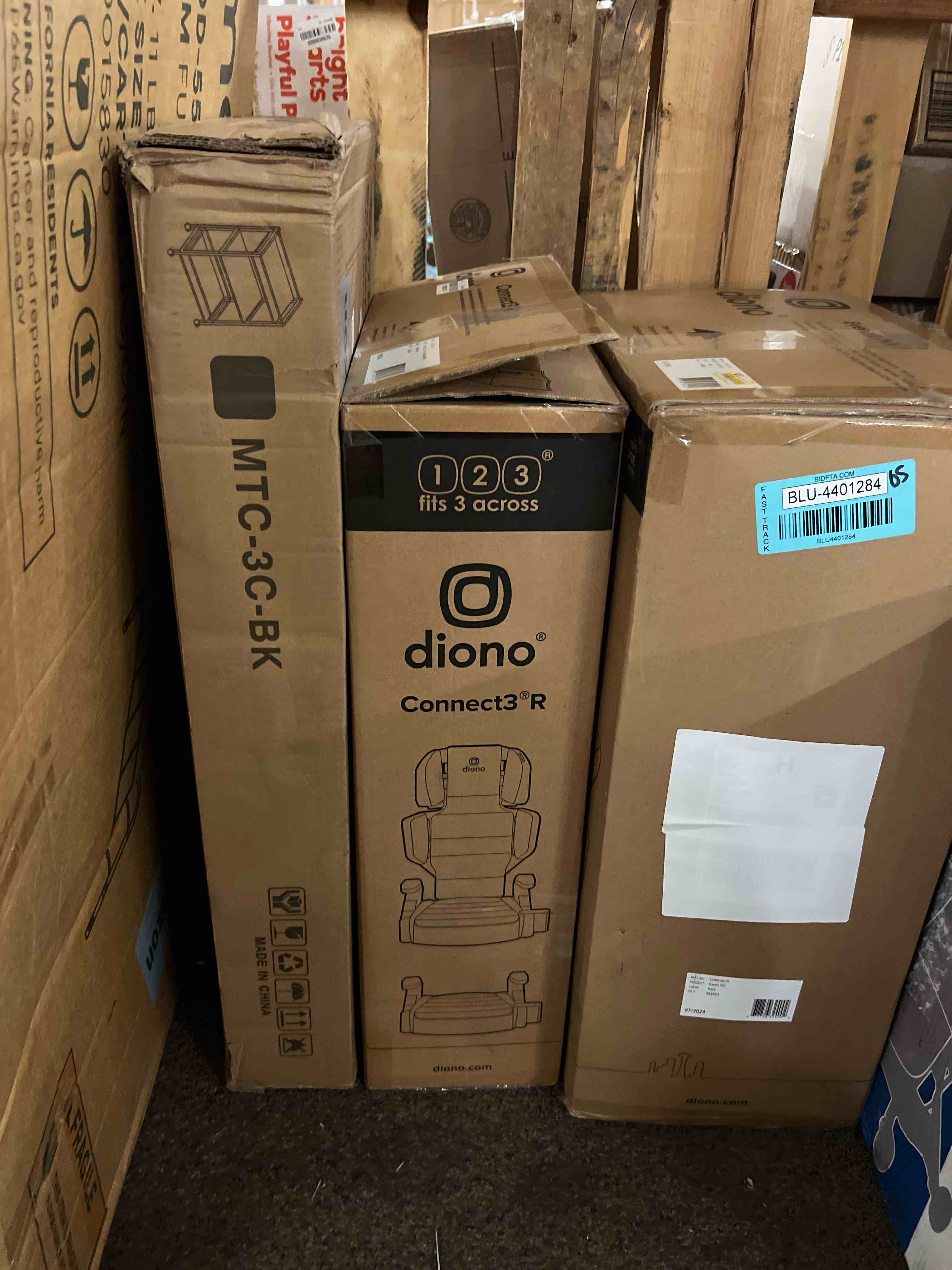 https://s3.amazonaws.com/lotting-images-prod/phillipi/BLU4401286_1752210773871.jpeg