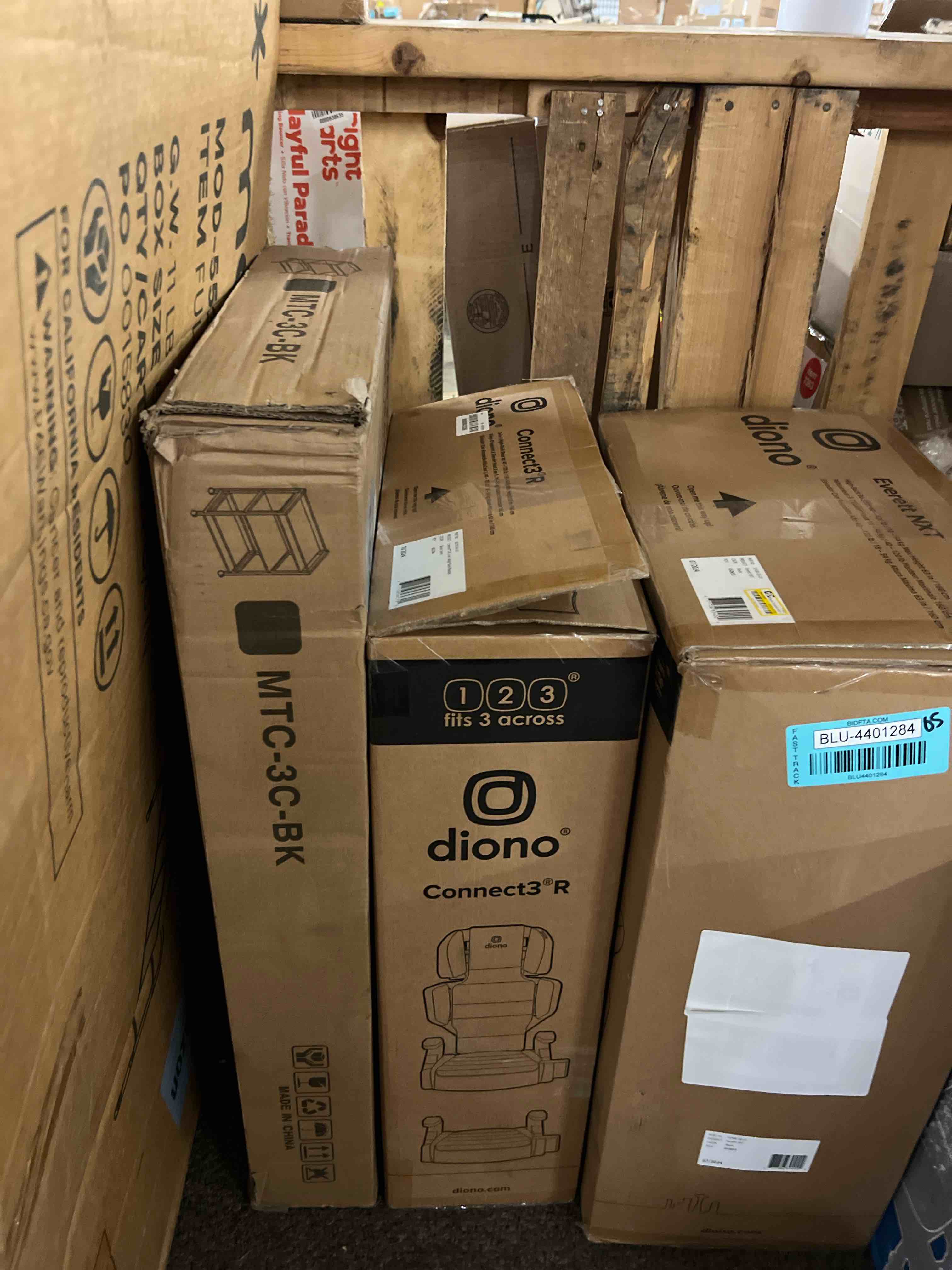 https://s3.amazonaws.com/lotting-images-prod/phillipi/BLU4401286_1752210776086.jpeg