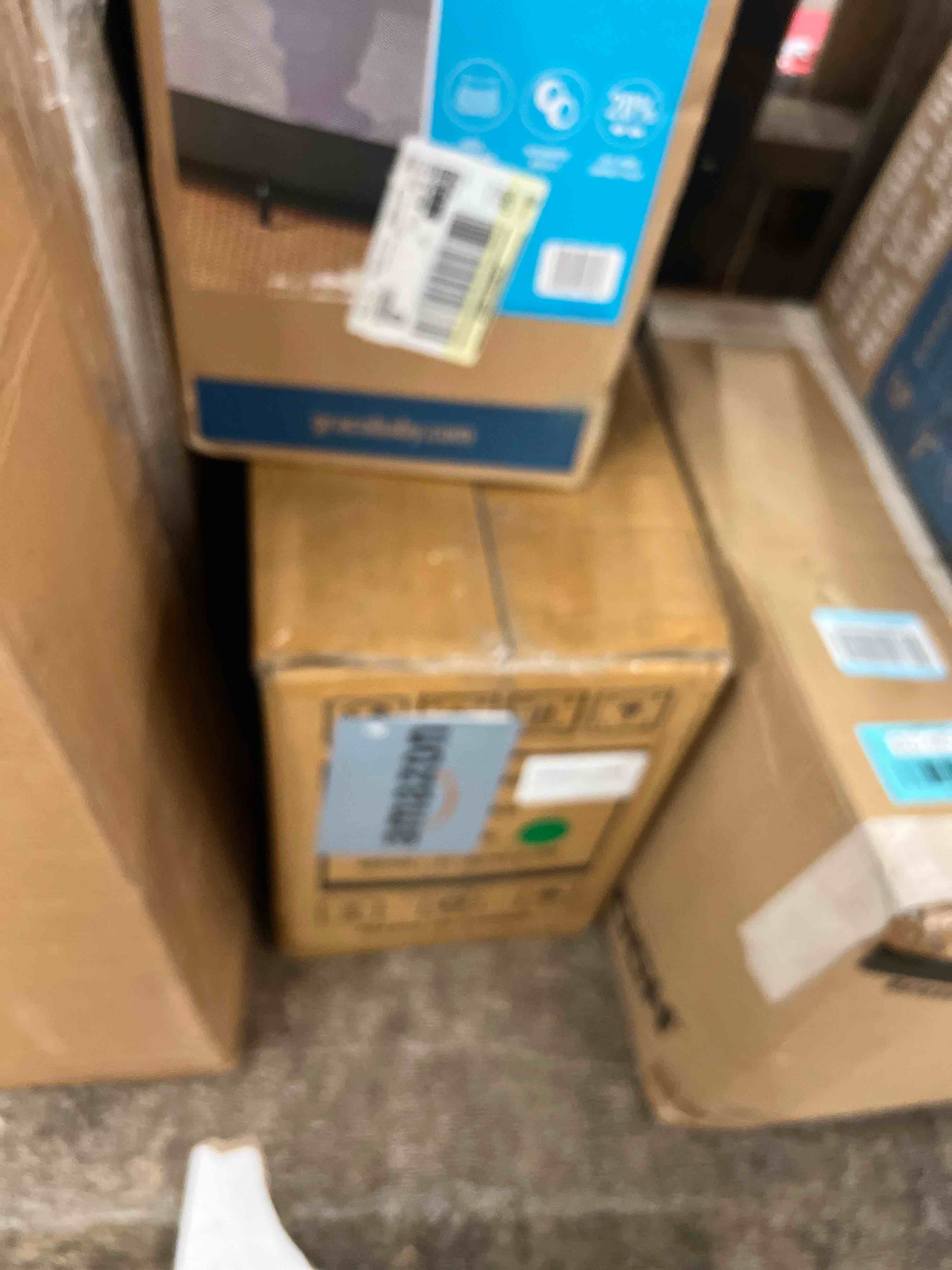 https://s3.amazonaws.com/lotting-images-prod/phillipi/BLU4401371_1752505908691.jpeg