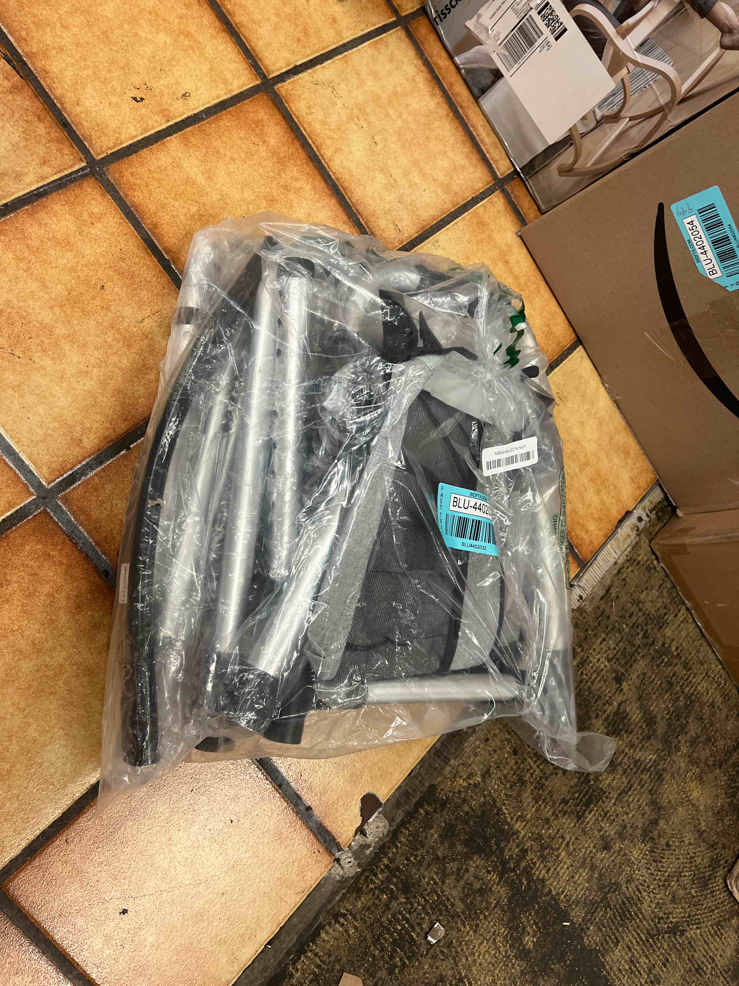 https://s3.amazonaws.com/lotting-images-prod/phillipi/BLU4402032_1751643770142.jpeg