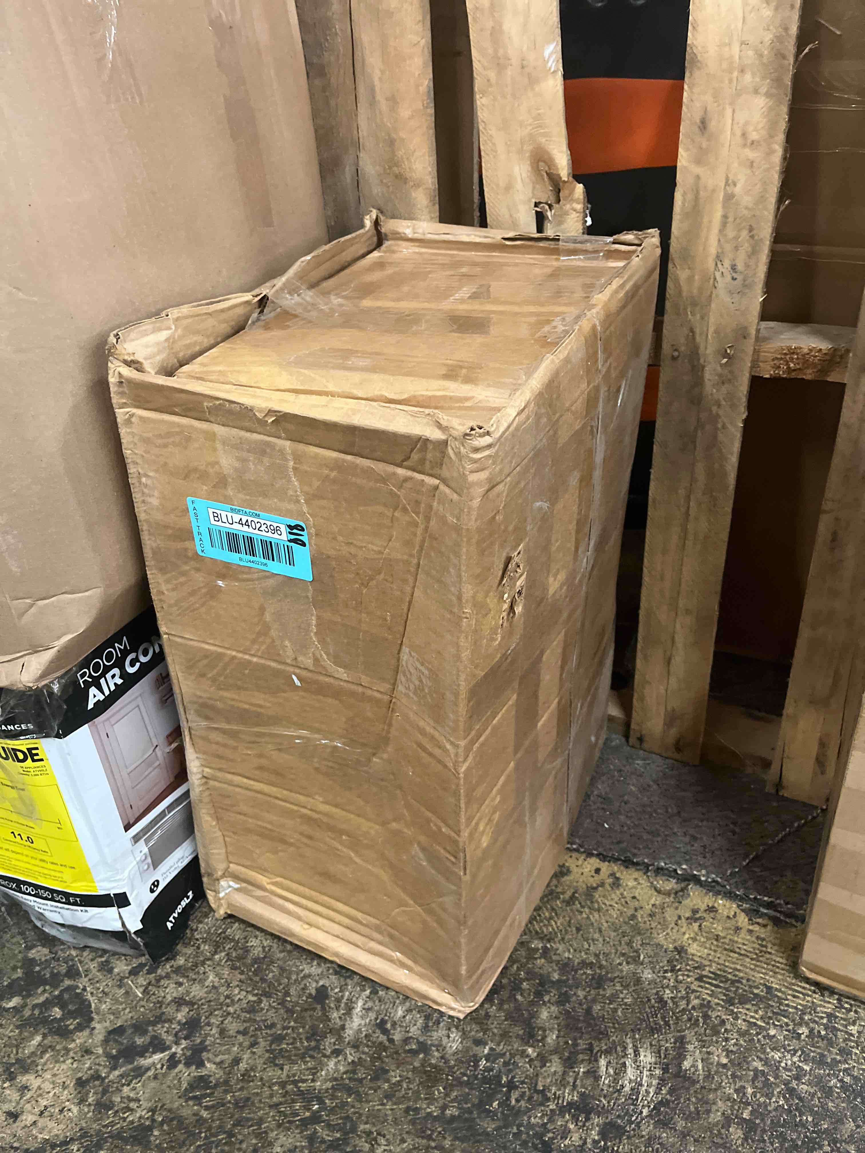 https://s3.amazonaws.com/lotting-images-prod/phillipi/BLU4402396_1752020343889.jpeg
