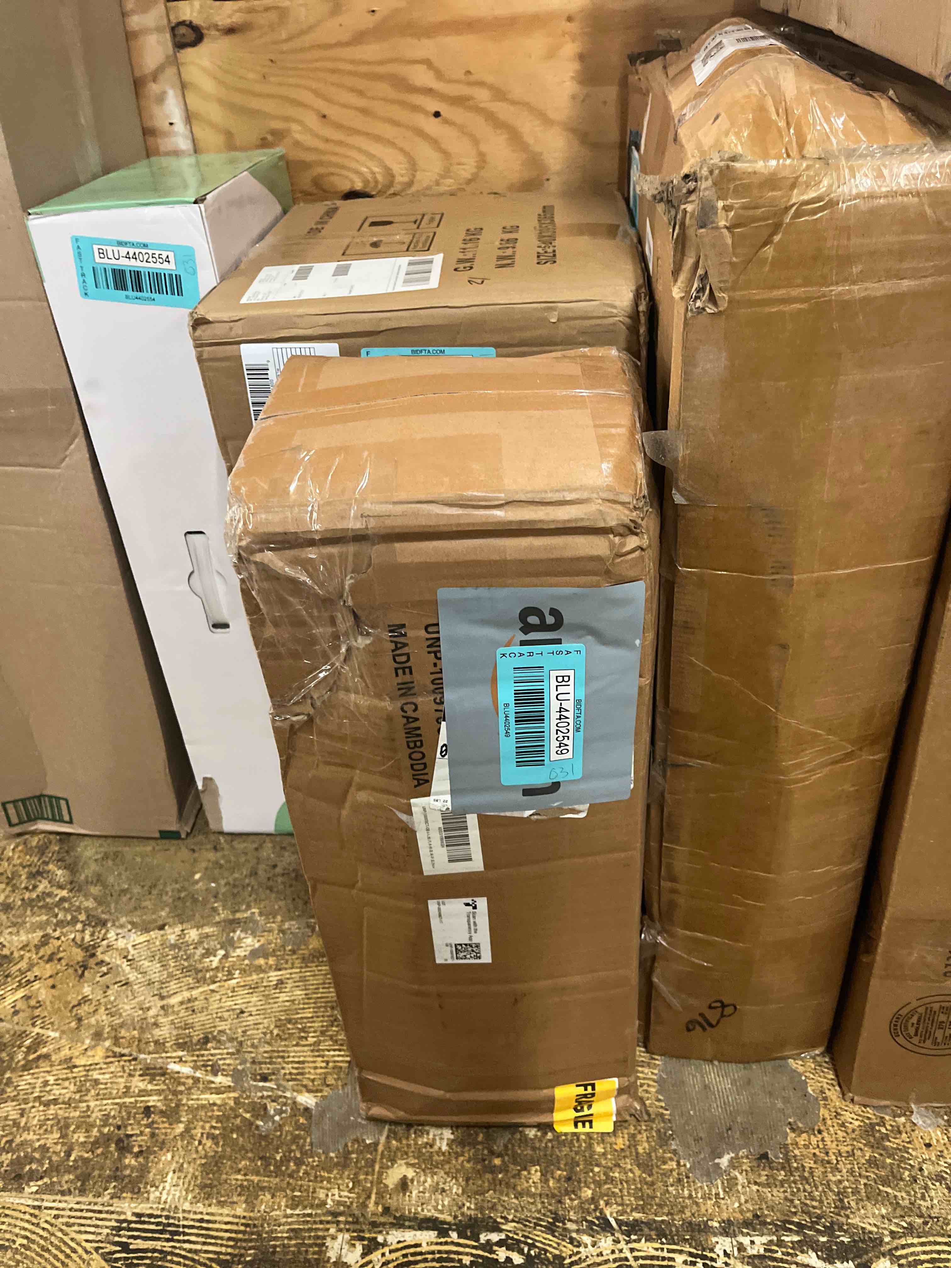 https://s3.amazonaws.com/lotting-images-prod/phillipi/BLU4402549_1752181113055.jpeg