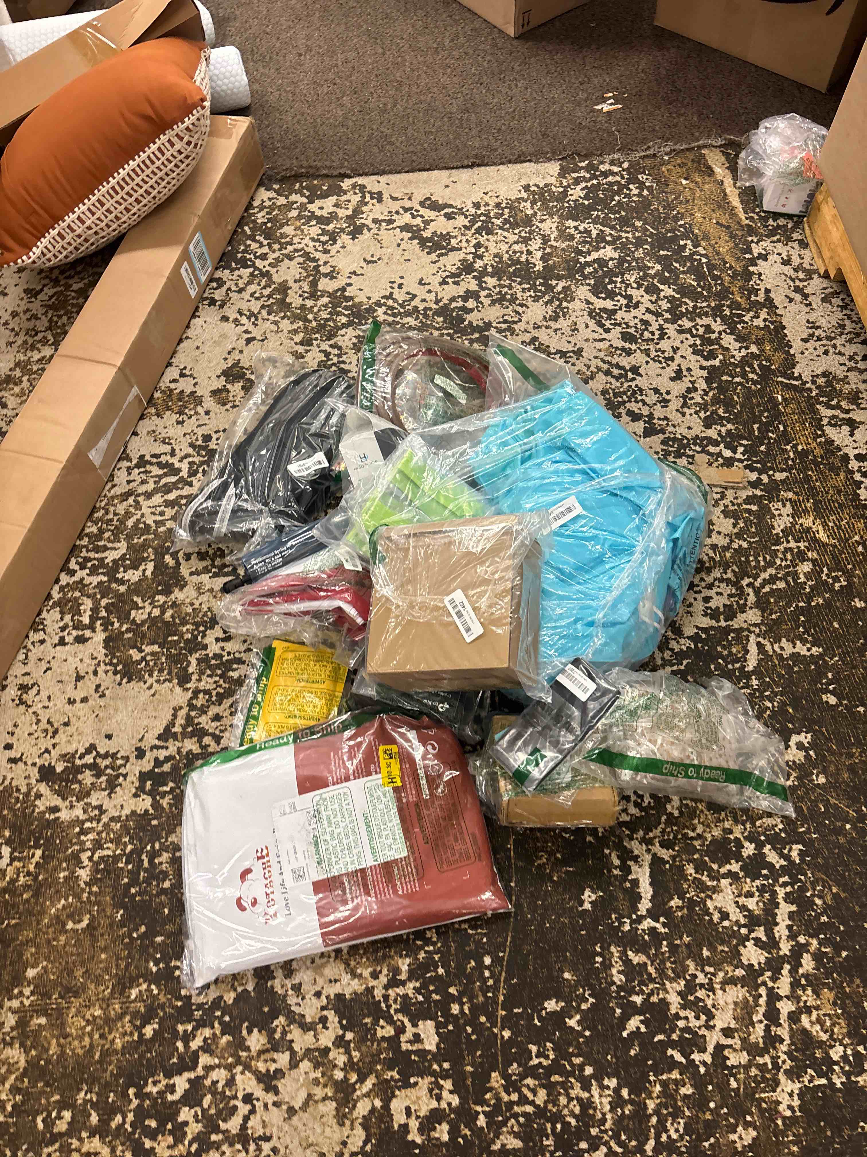 https://s3.amazonaws.com/lotting-images-prod/phillipi/BLU4404197_1752811916798.jpeg