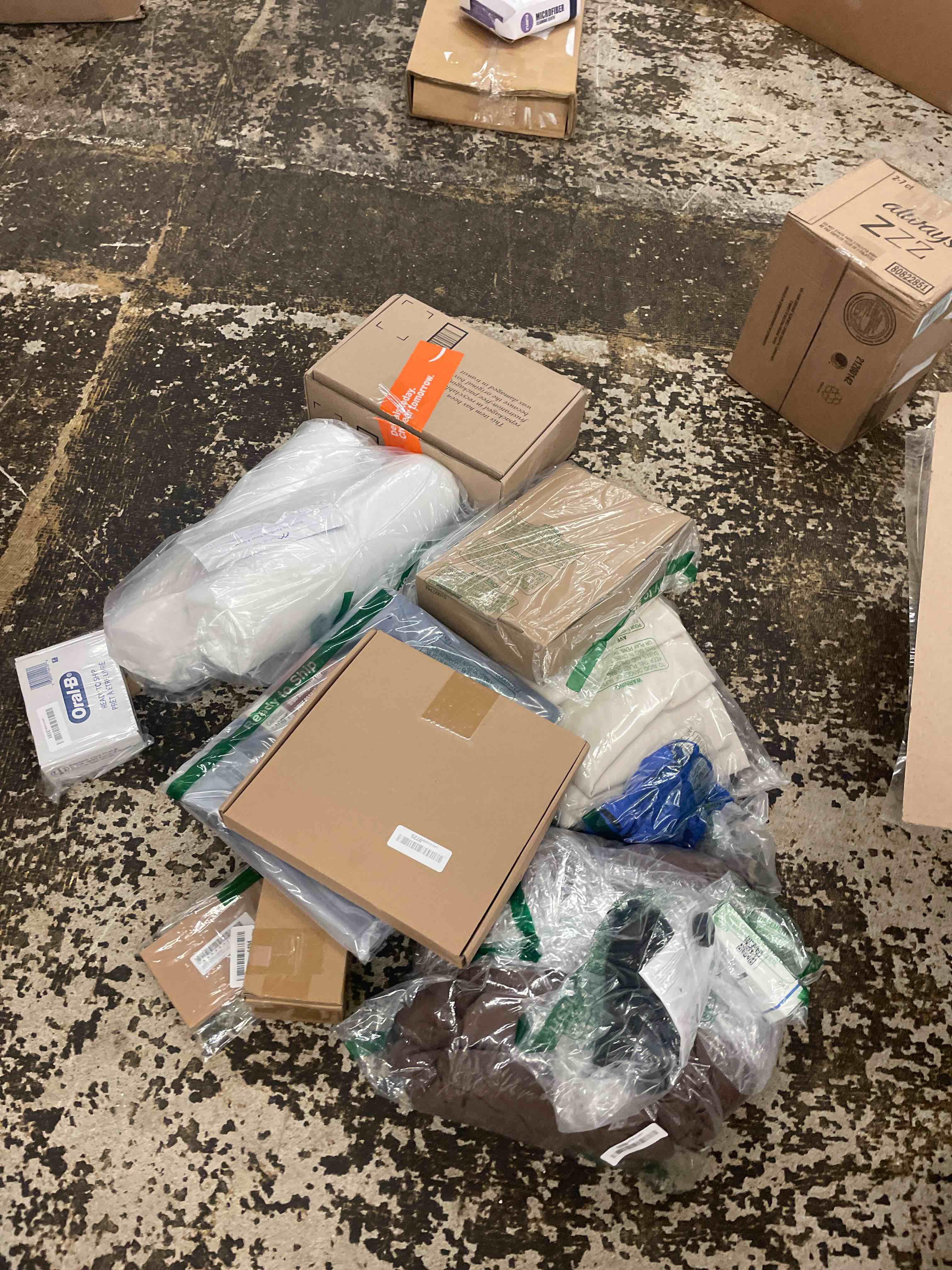 https://s3.amazonaws.com/lotting-images-prod/phillipi/BLU4404200_1752652521372.jpeg