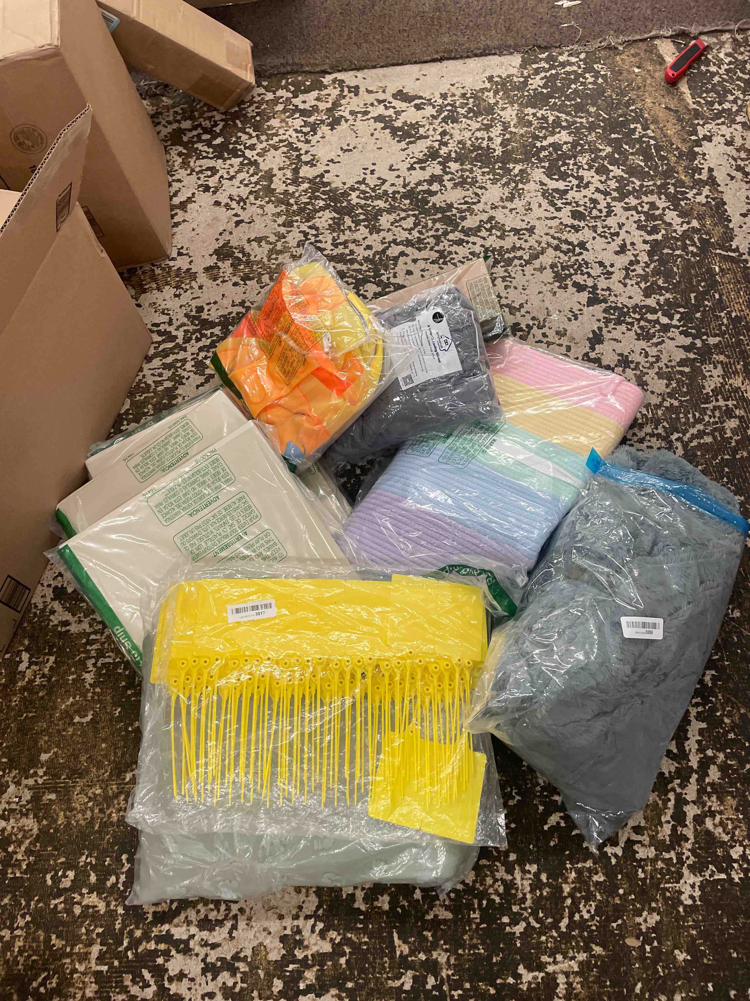 https://s3.amazonaws.com/lotting-images-prod/phillipi/BLU4404202_1752652058391.jpeg