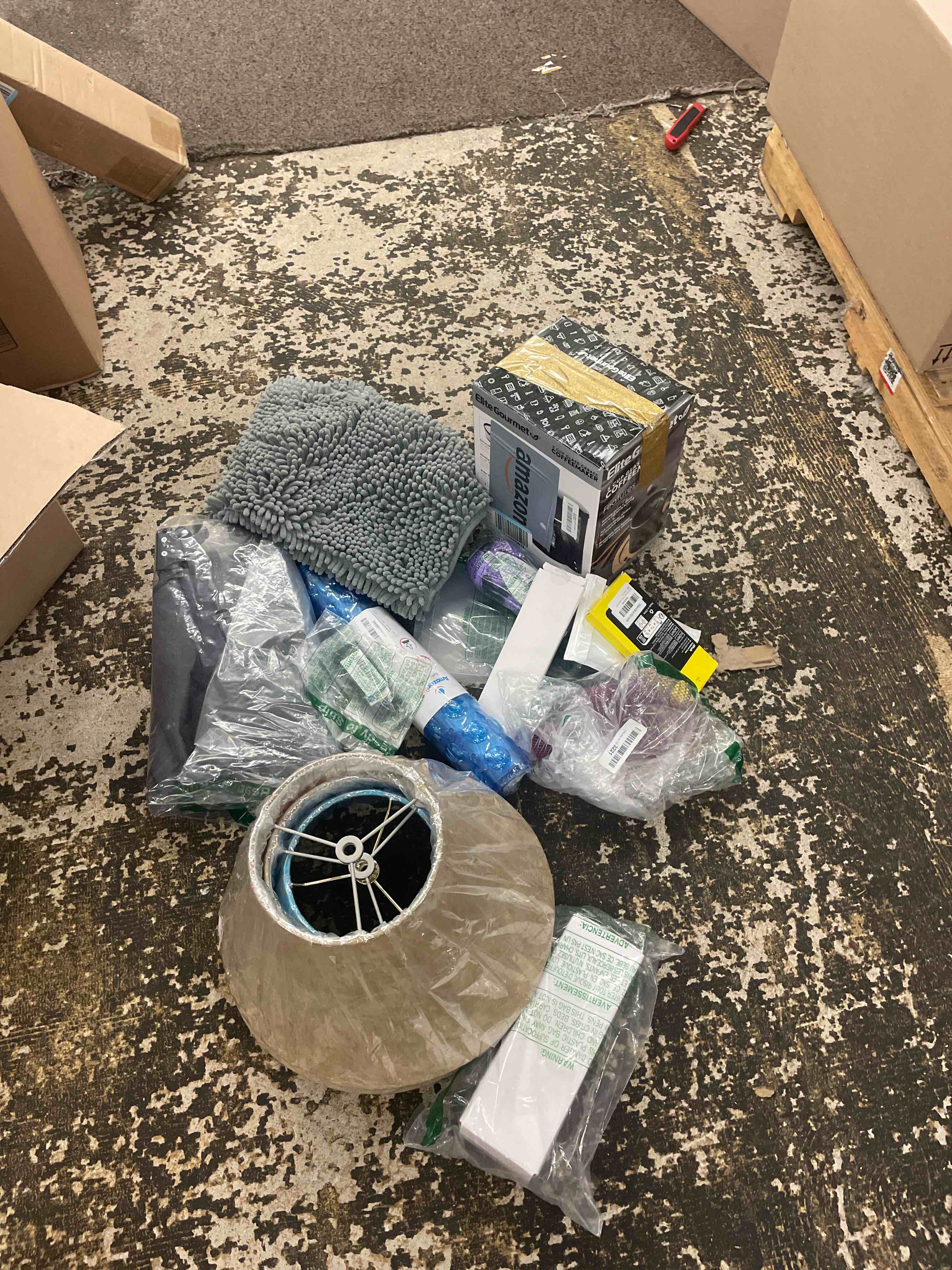 https://s3.amazonaws.com/lotting-images-prod/phillipi/BLU4404204_1752651590972.jpeg