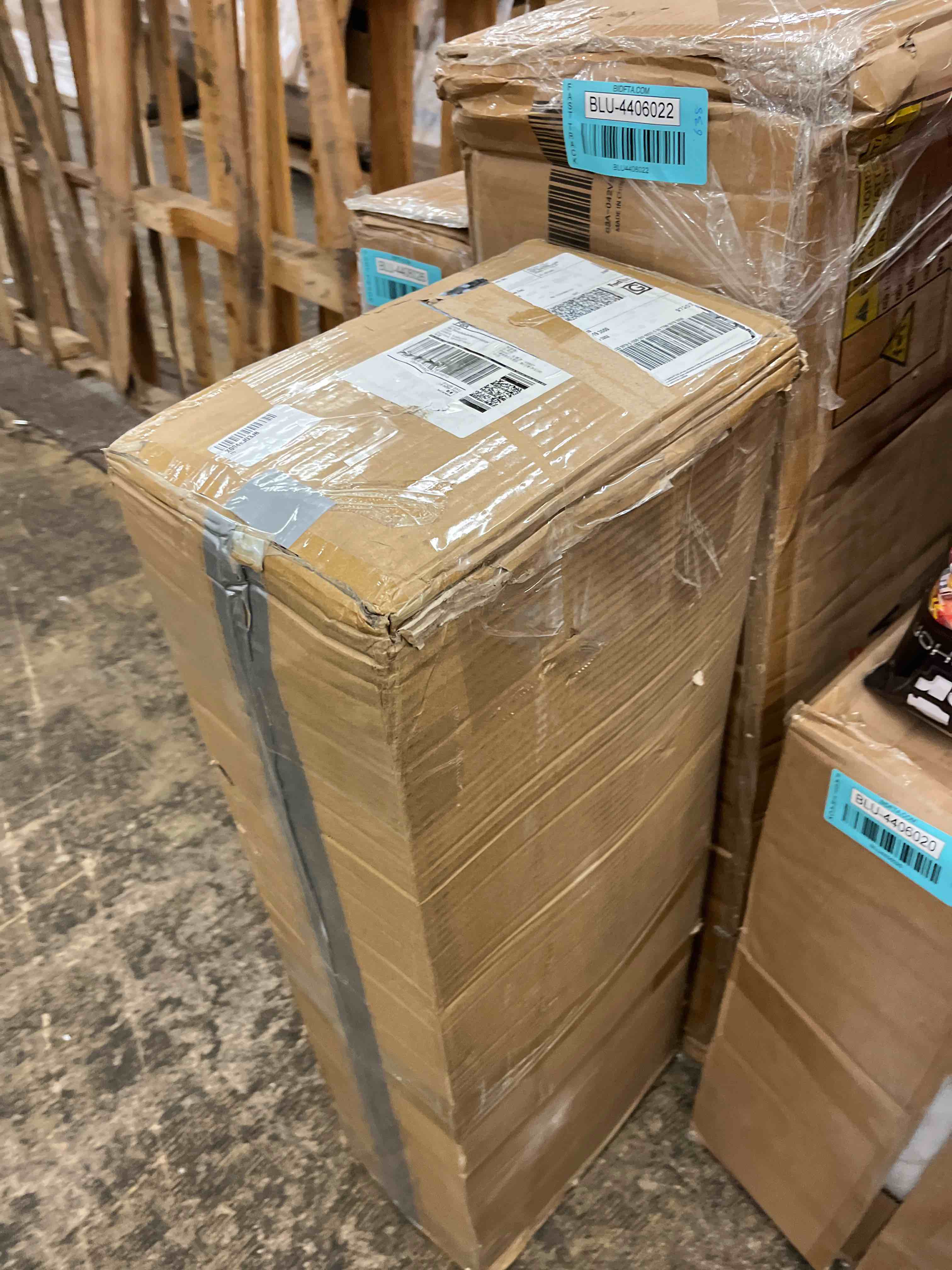https://s3.amazonaws.com/lotting-images-prod/phillipi/BLU4406025_1746045791916.jpeg