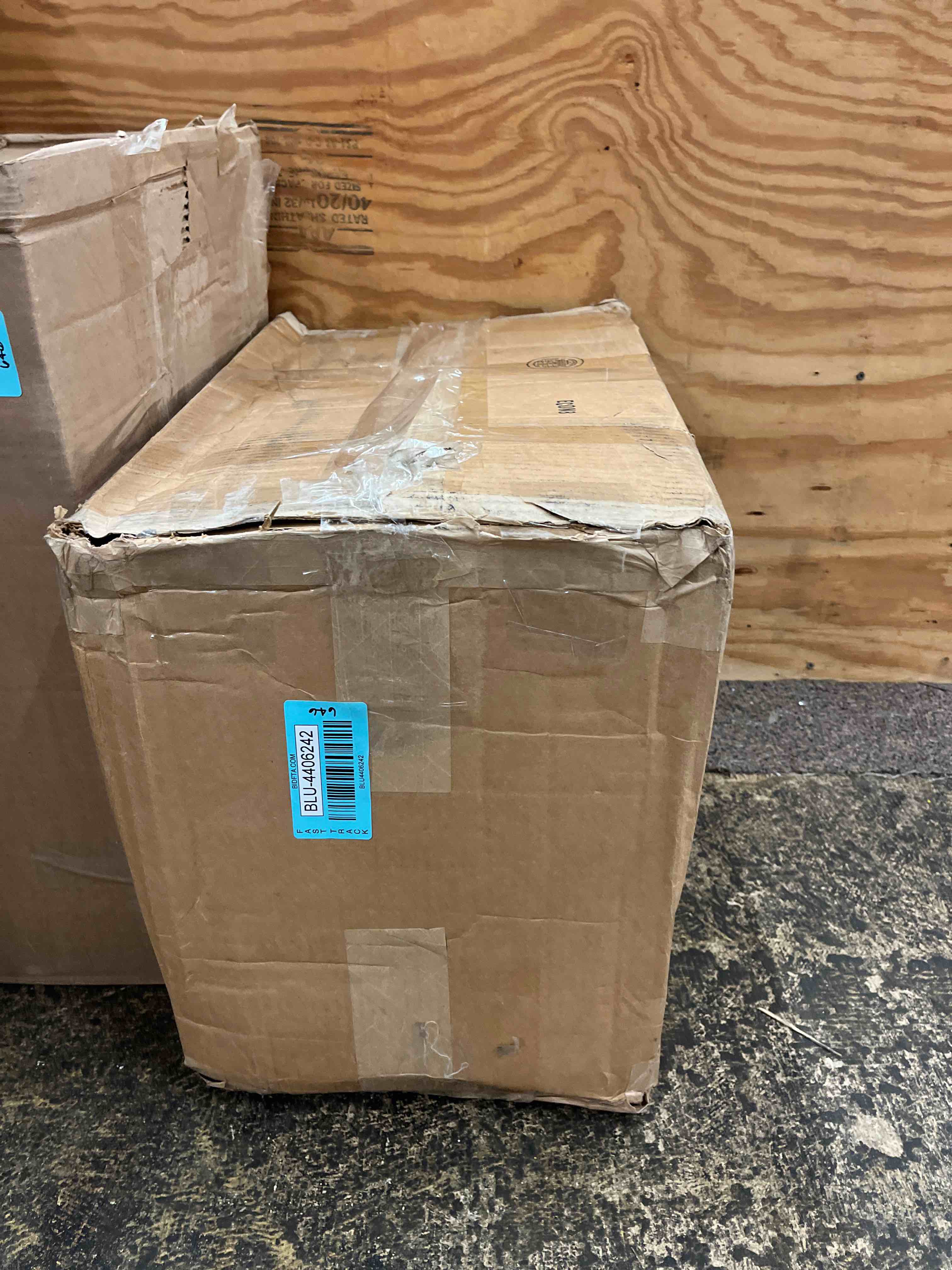 https://s3.amazonaws.com/lotting-images-prod/phillipi/BLU4406242_1746142403577.jpeg