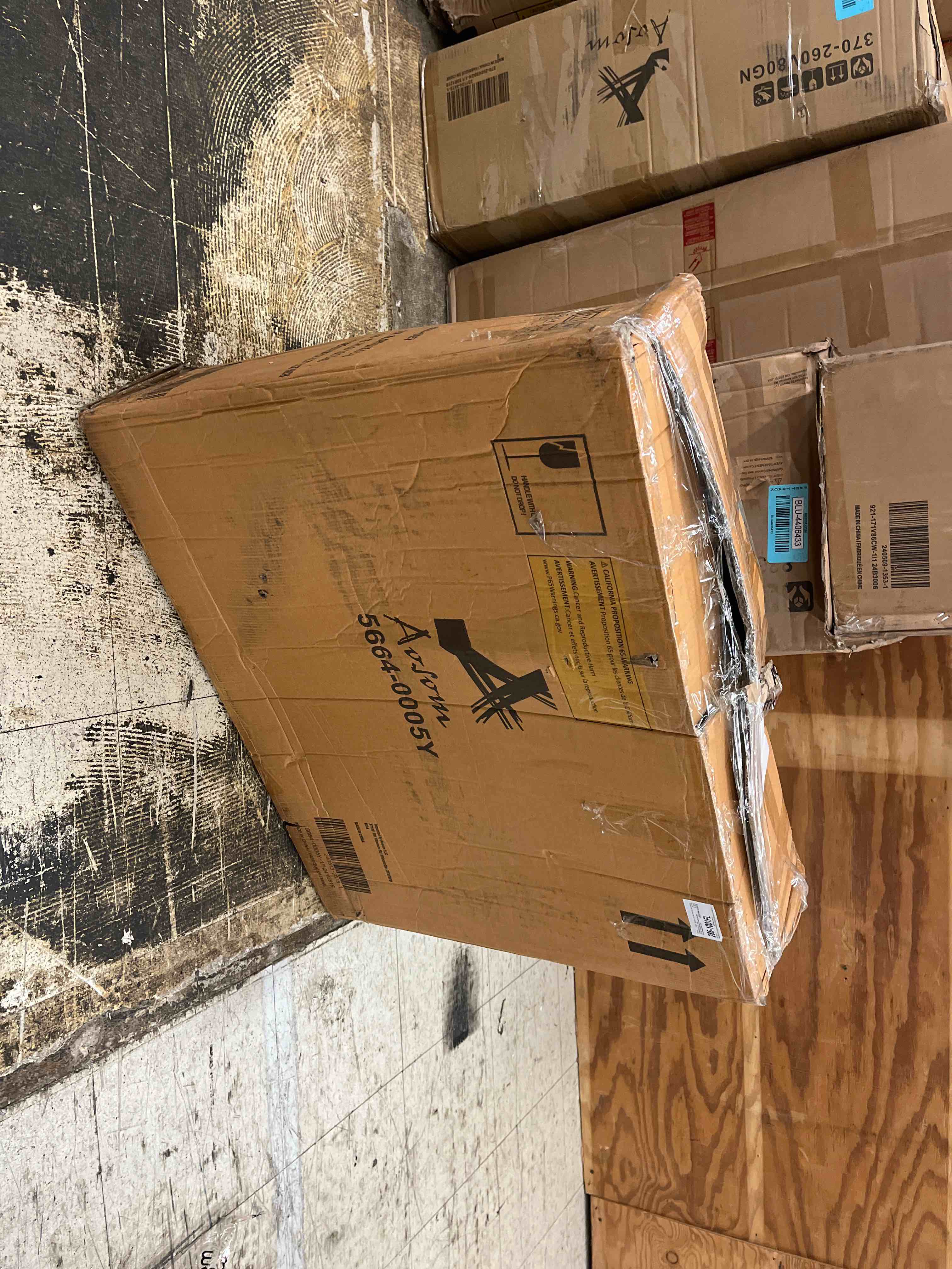 https://s3.amazonaws.com/lotting-images-prod/phillipi/BLU4406430_1746196765991.jpeg
