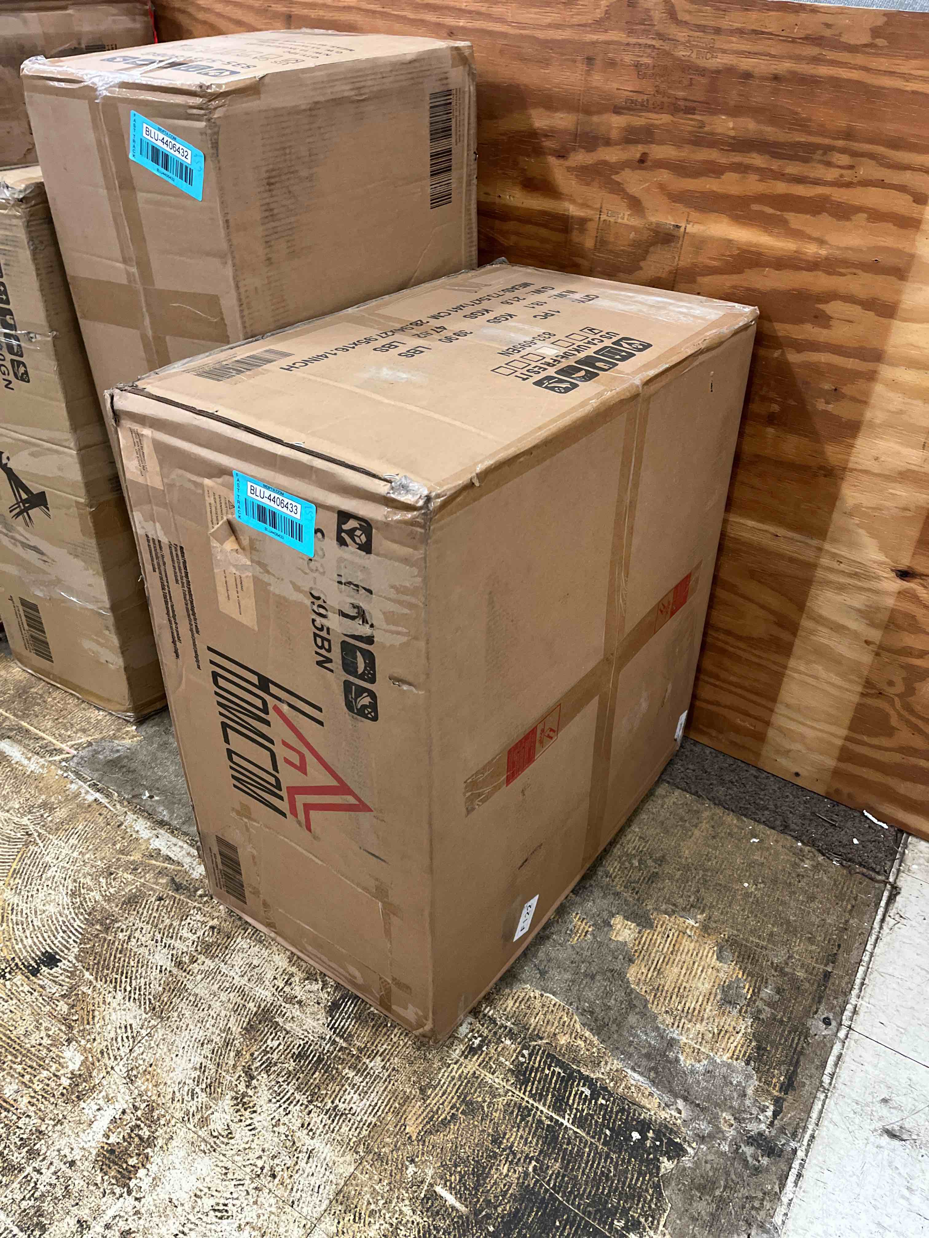 https://s3.amazonaws.com/lotting-images-prod/phillipi/BLU4406433_1746196558355.jpeg