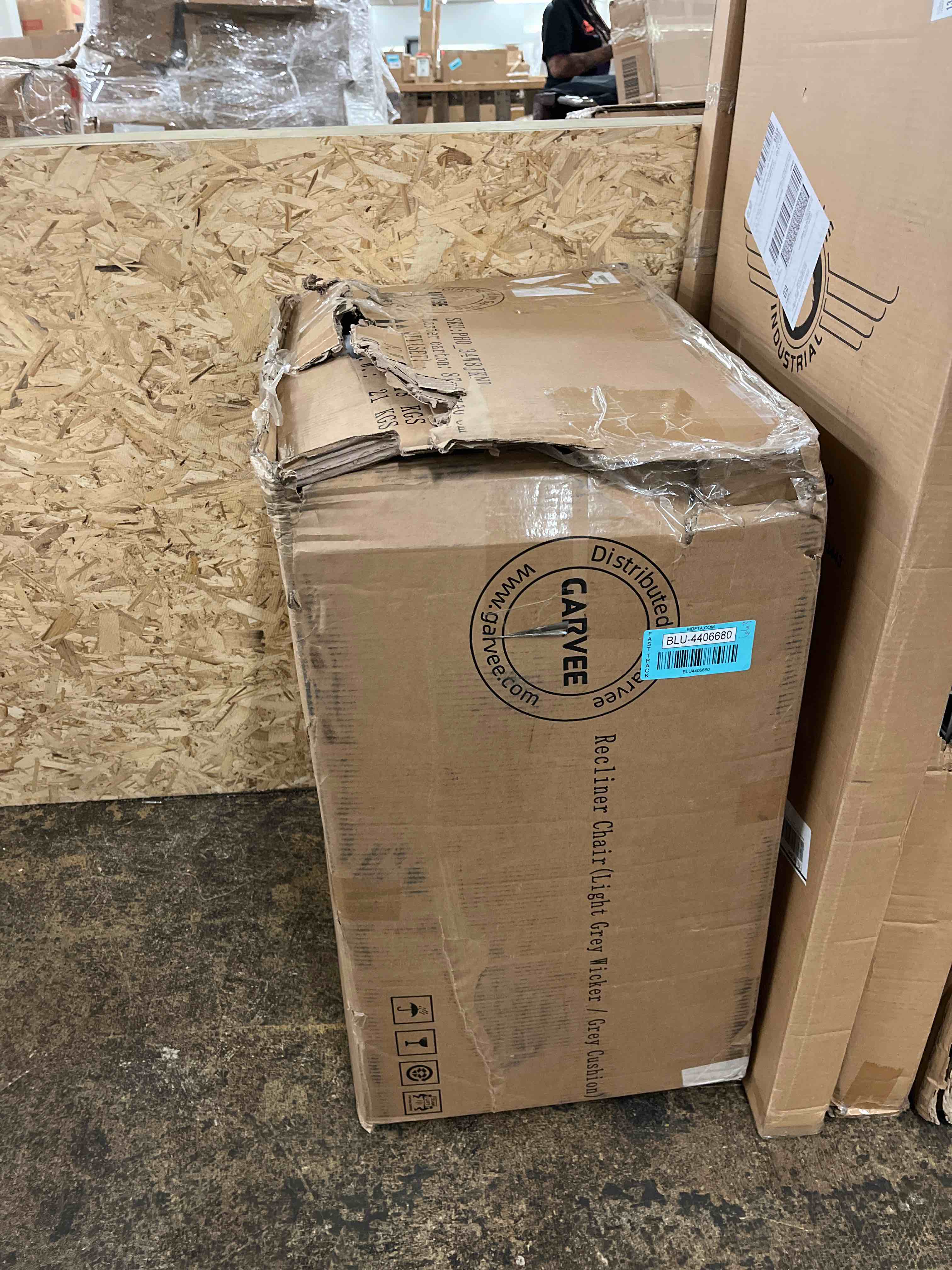 https://s3.amazonaws.com/lotting-images-prod/phillipi/BLU4406680_1746489941824.jpeg